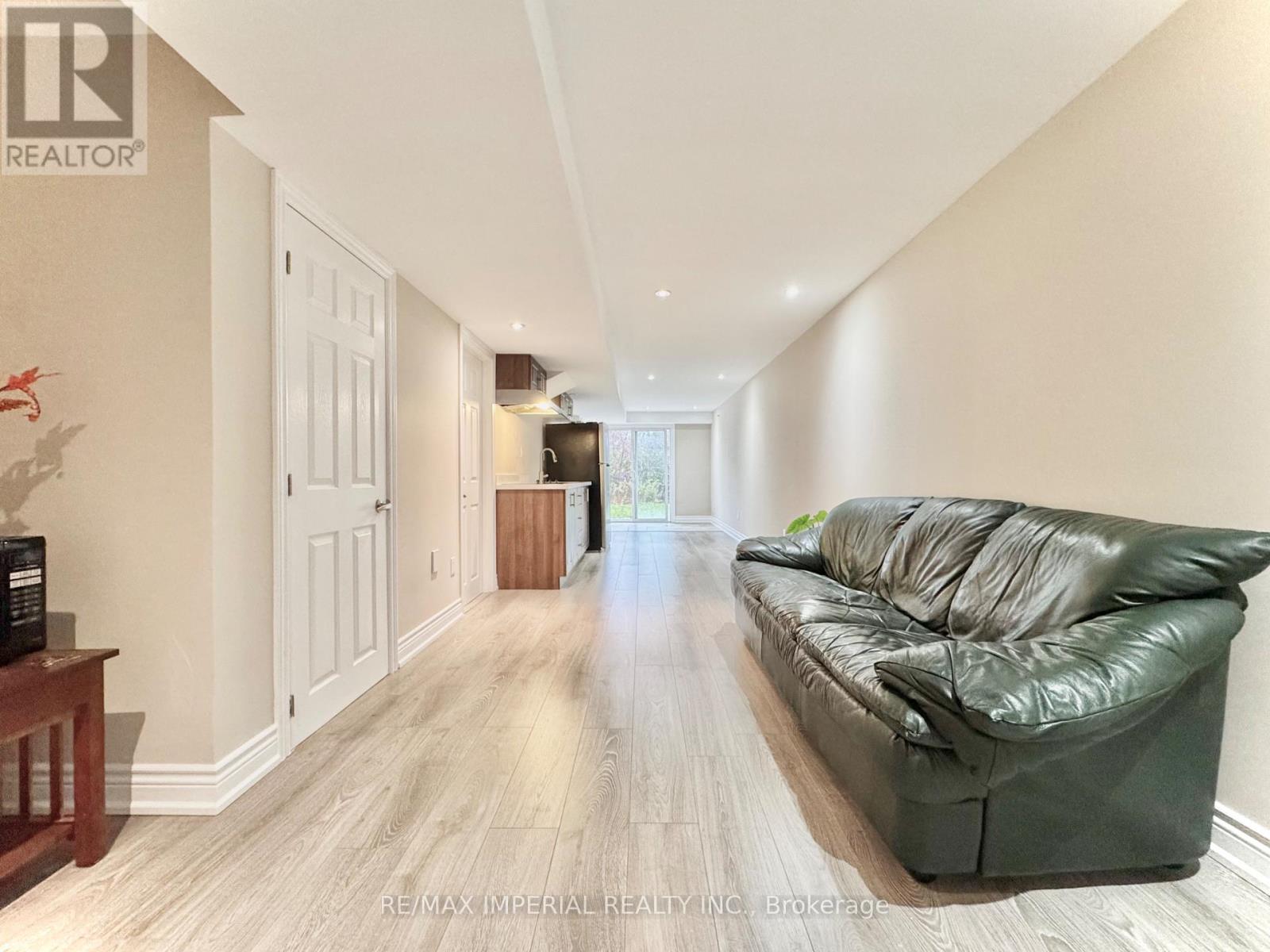 57 Collin Court, Richmond Hill, Ontario  L4E 0X6 - Photo 5 - N12549014