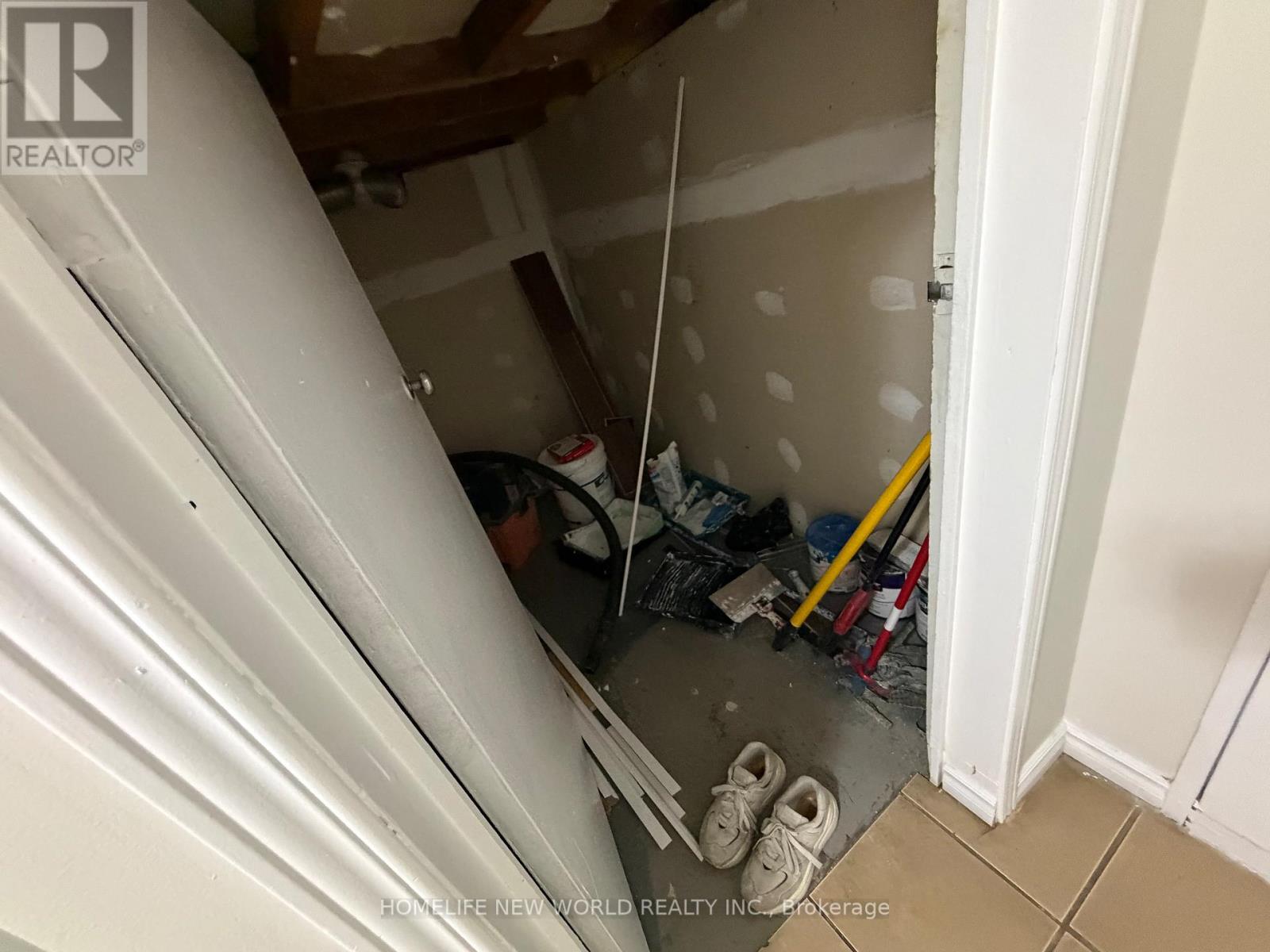 15 Abigail Place, Toronto, Ontario  M9R 3X1 - Photo 25 - W12549008