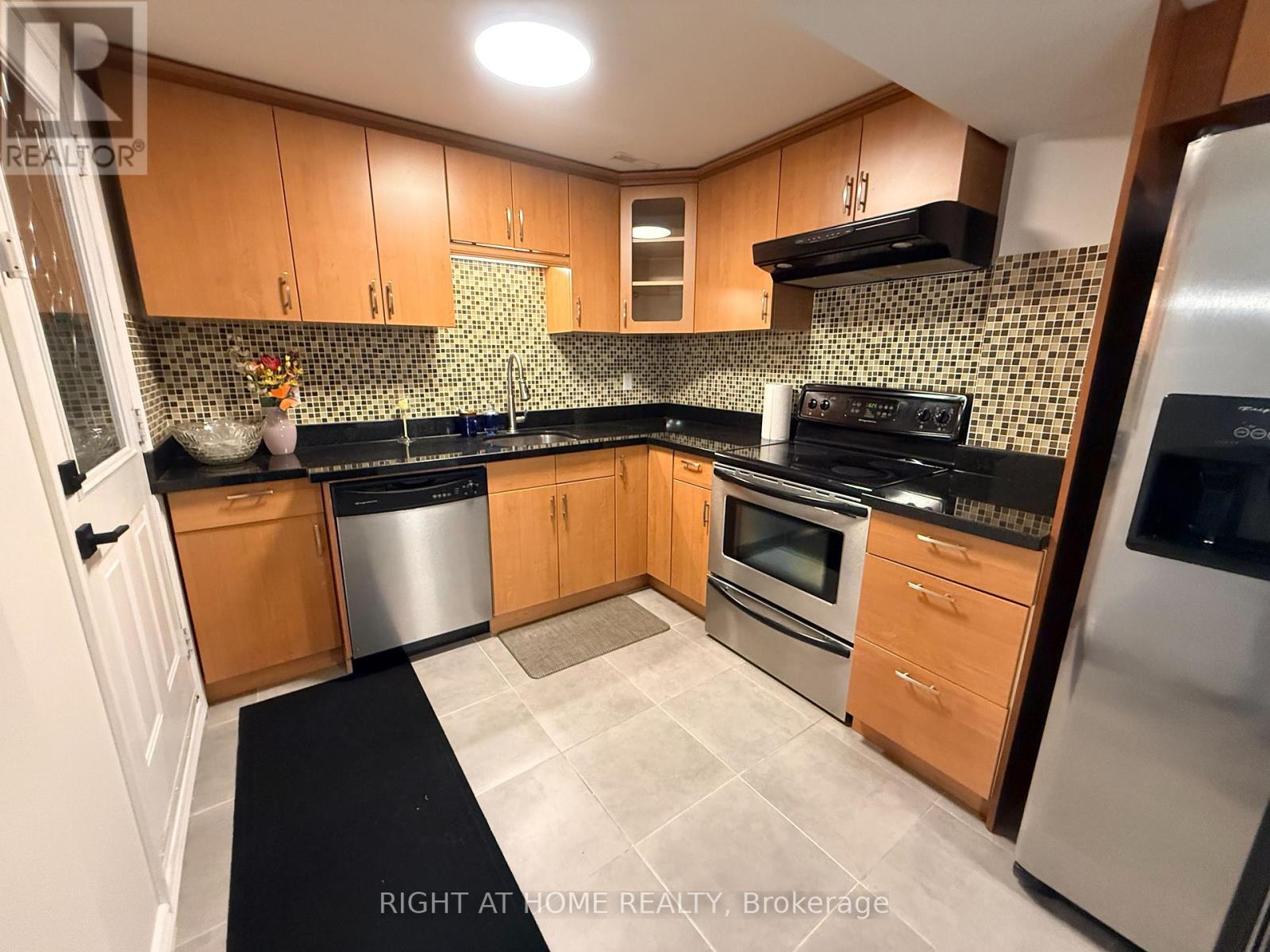 Lower Level - 24 Sawston Circle, Brampton, Ontario  L7A 2N8 - Photo 3 - W12543726