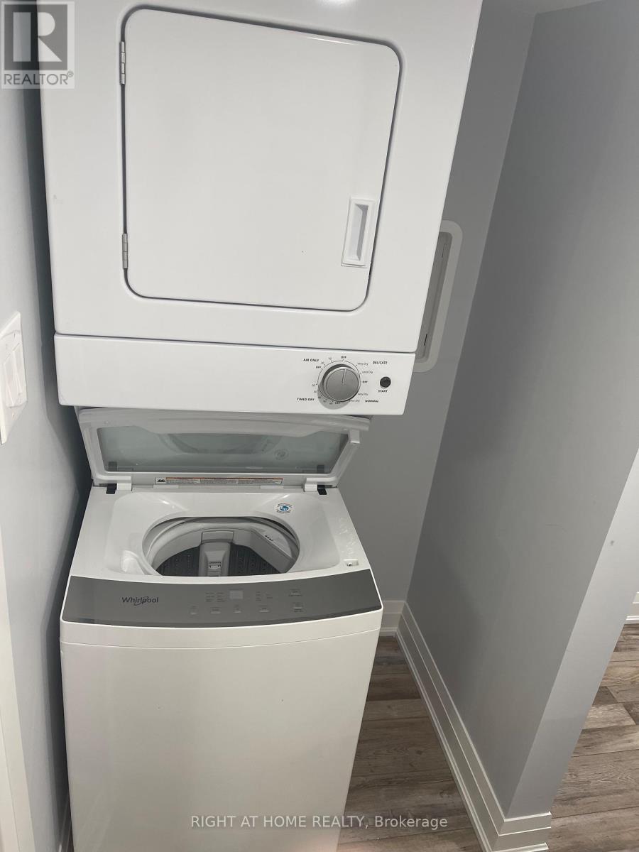 24 Stoneridge Court, Hamilton, Ontario  L9B 0A7 - Photo 4 - X12549012