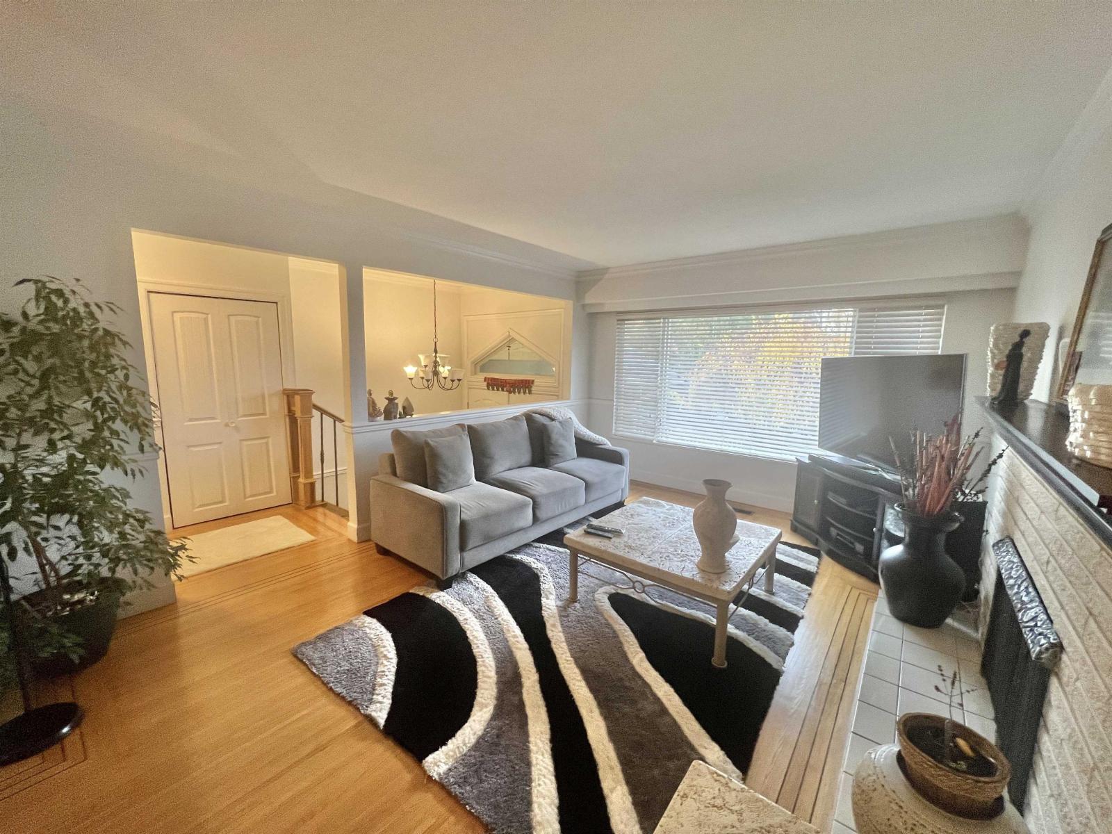 12542 Grove Crescent, Surrey, British Columbia  V3V 2L7 - Photo 3 - R3067259