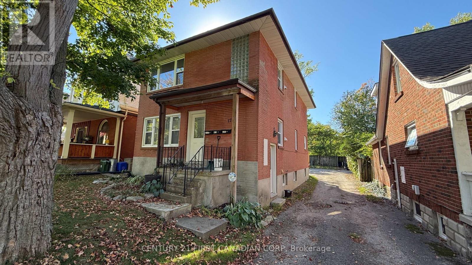 Upper Apartment - 17 Carfrae Crescent, London South, Ontario N6C 4A8 - Photo 2 - X12433788