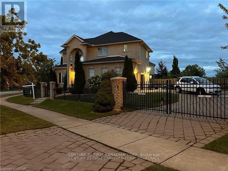 2016 Beaverbrook Avenue, London North, Ontario N6H 5X3 - Photo 4 - X12459066