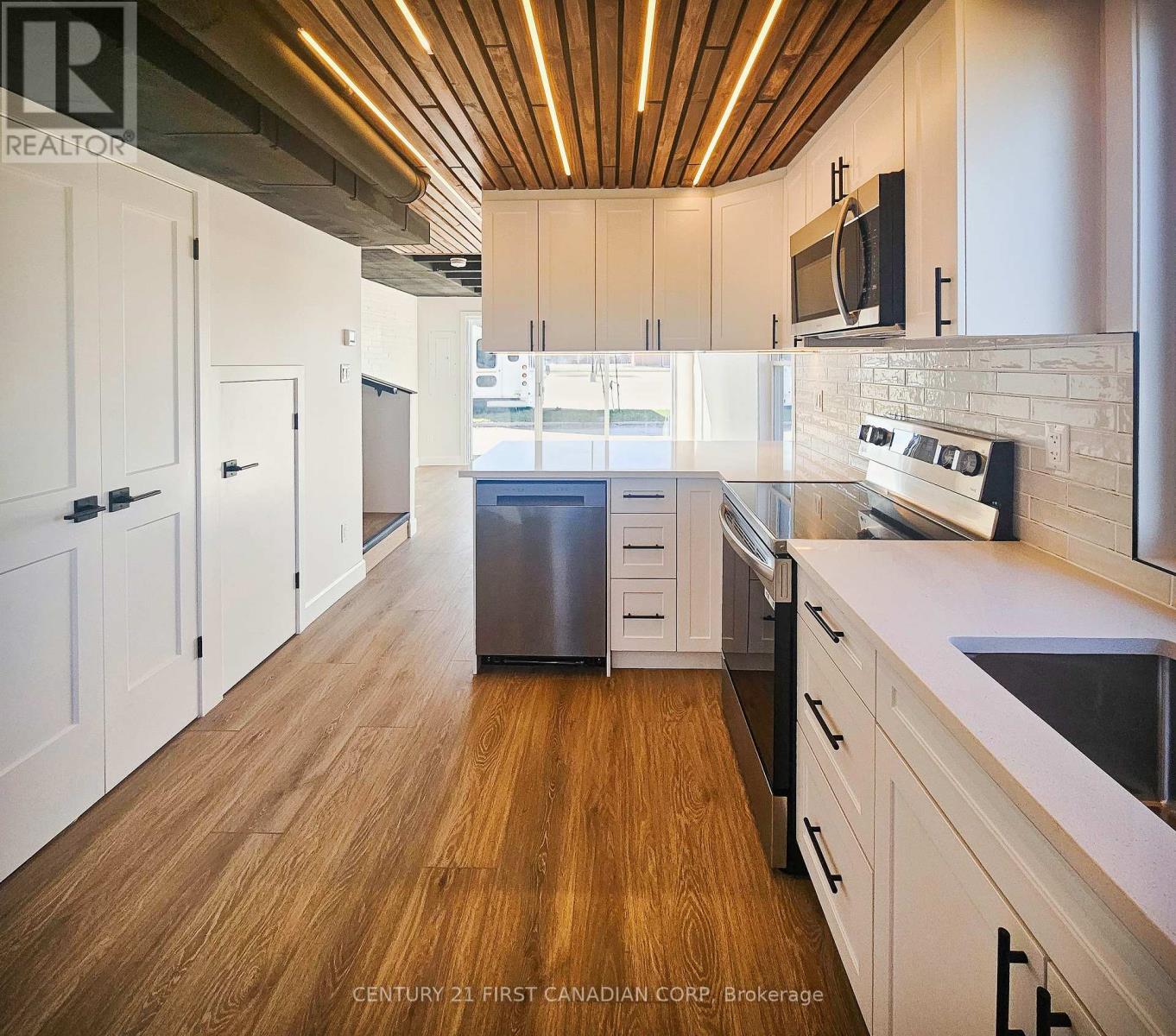 Unit 3 - 857 Dundas Street, London East, Ontario N5W 2Z8 - Photo 6 - X12549036