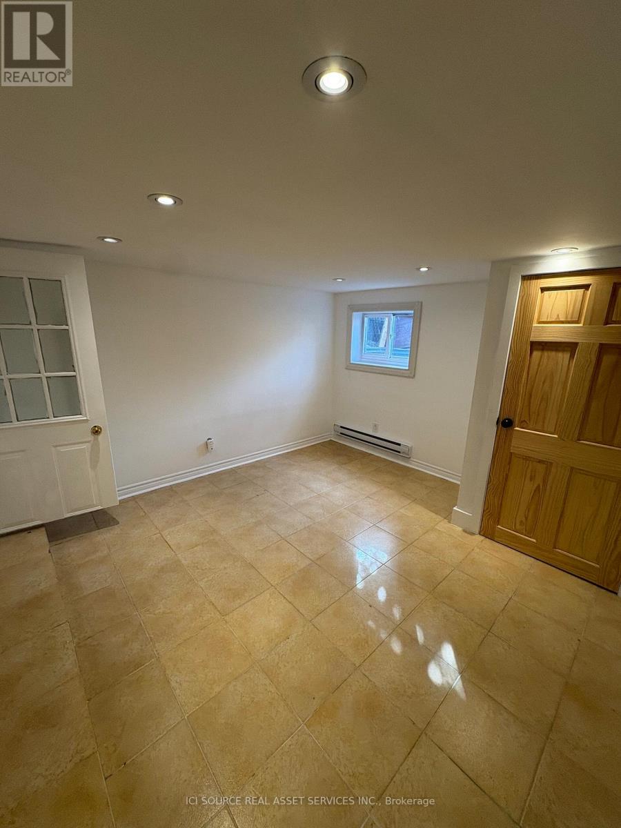 Bsmt - 858 Manning Avenue, Toronto, Ontario  M6G 2W8 - Photo 4 - C12549028