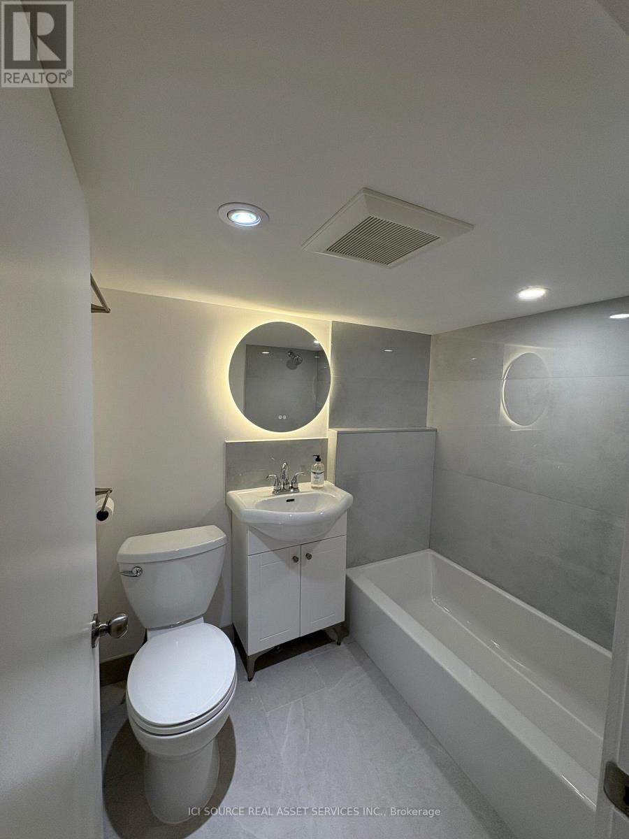 Bsmt - 858 Manning Avenue, Toronto, Ontario  M6G 2W8 - Photo 5 - C12549028