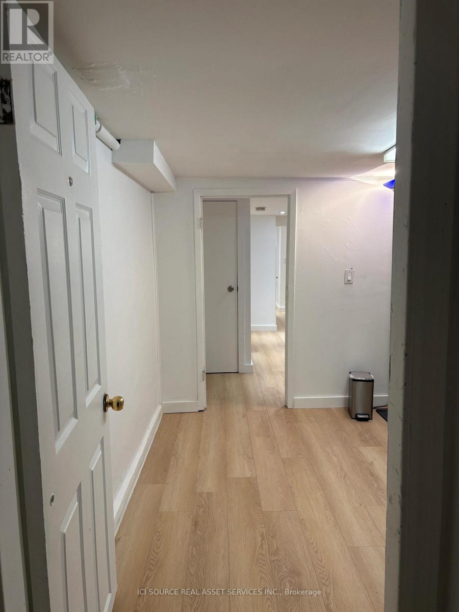 Bsmt - 858 Manning Avenue, Toronto, Ontario  M6G 2W8 - Photo 6 - C12549028