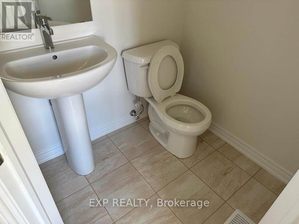 73 Air Dancer Crescent, Oshawa, Ontario  L1L 0V3 - Photo 4 - E12529666