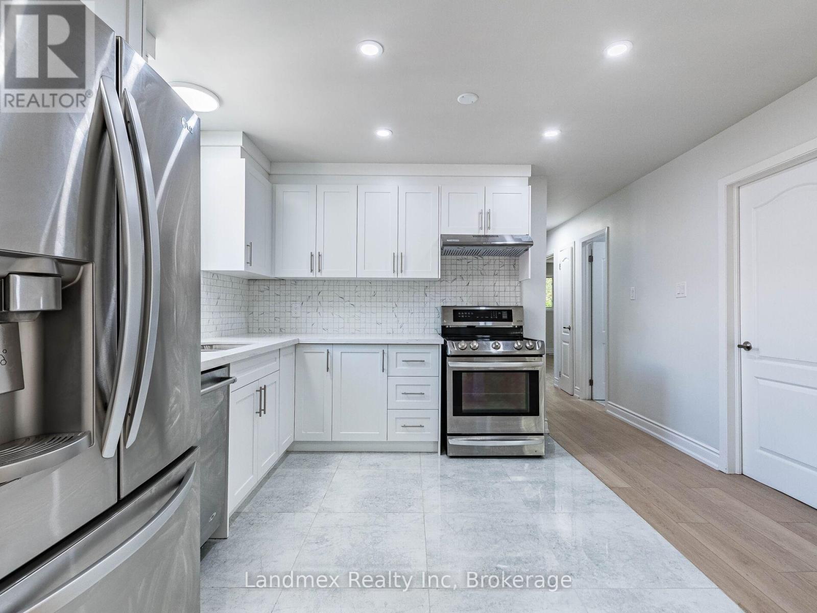 7738 Kittridge Drive, Mississauga, Ontario  L4T 3J6 - Photo 12 - W12549032