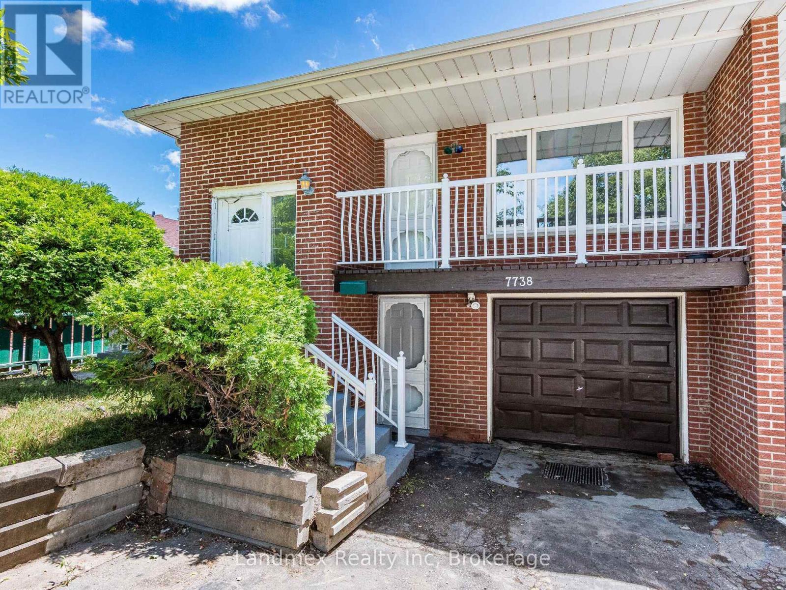 7738 Kittridge Drive, Mississauga, Ontario  L4T 3J6 - Photo 2 - W12549032