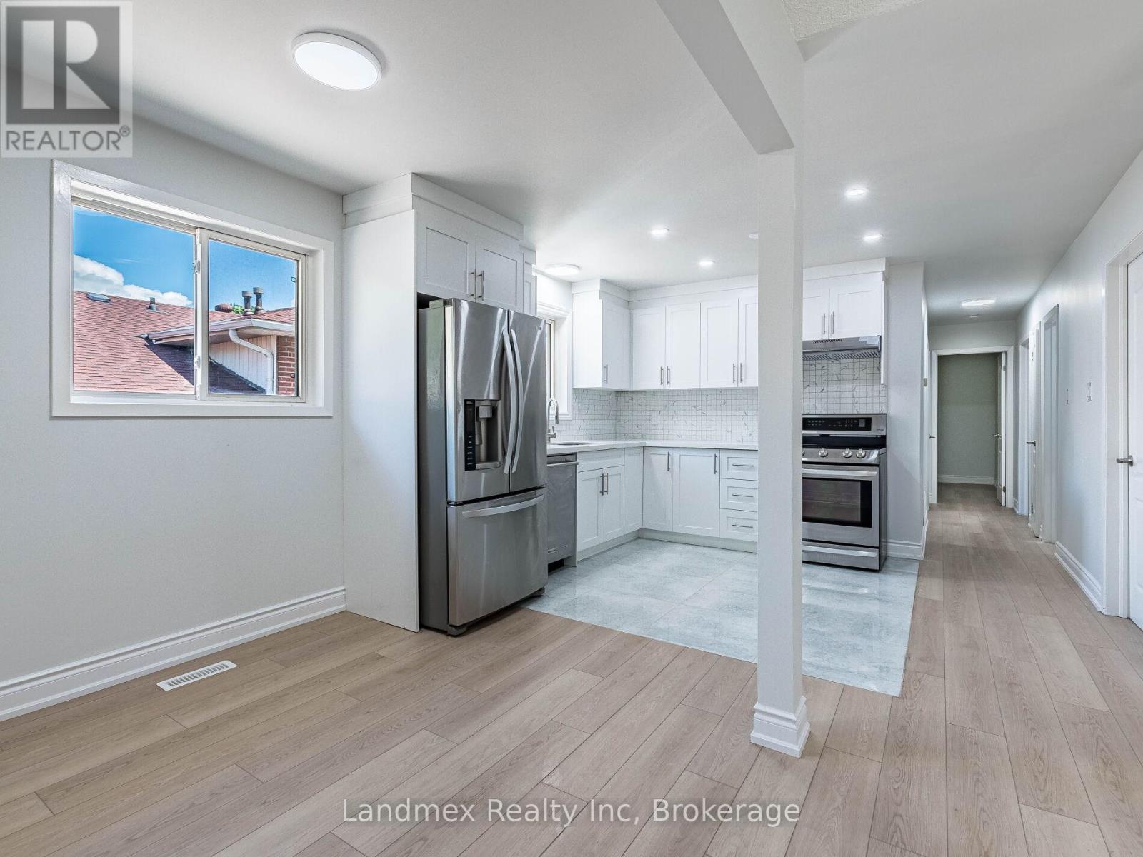 7738 Kittridge Drive, Mississauga, Ontario  L4T 3J6 - Photo 9 - W12549032