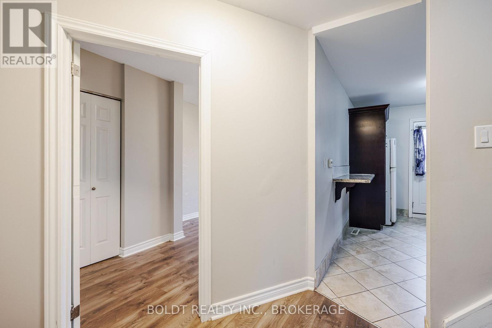 209 Rosslyn Avenue S, Hamilton, Ontario L8M 3J6 - Photo 12 - X12305865