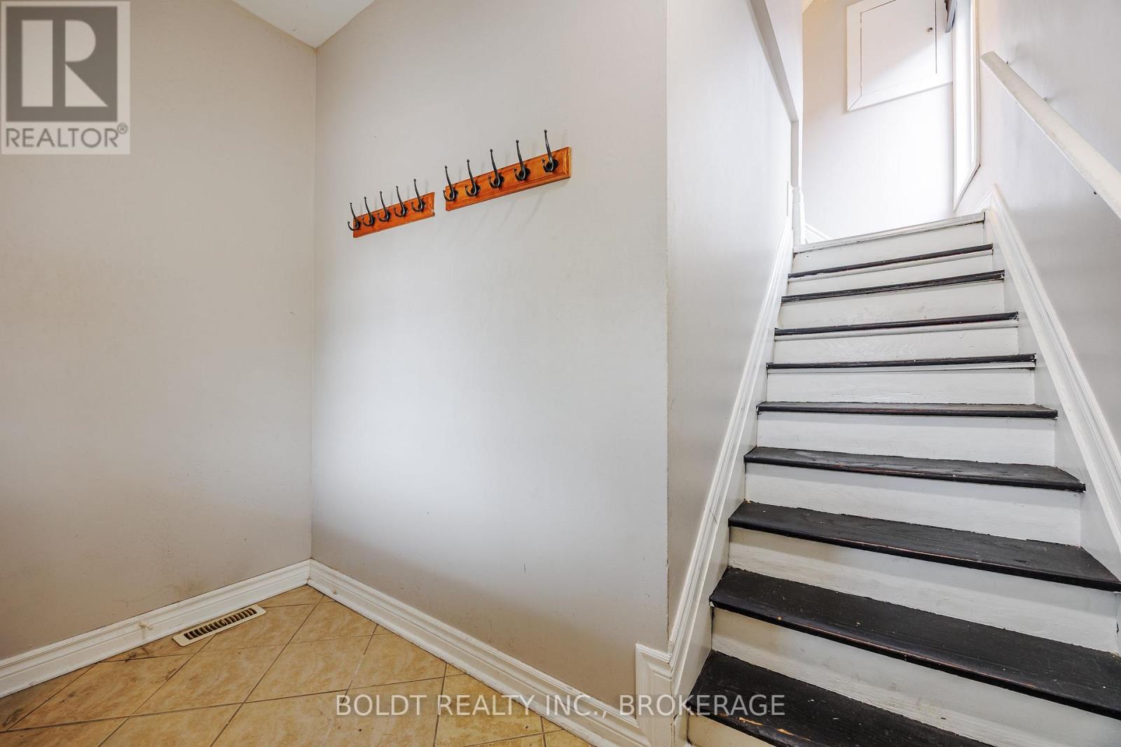 209 Rosslyn Avenue S, Hamilton, Ontario L8M 3J6 - Photo 15 - X12305865