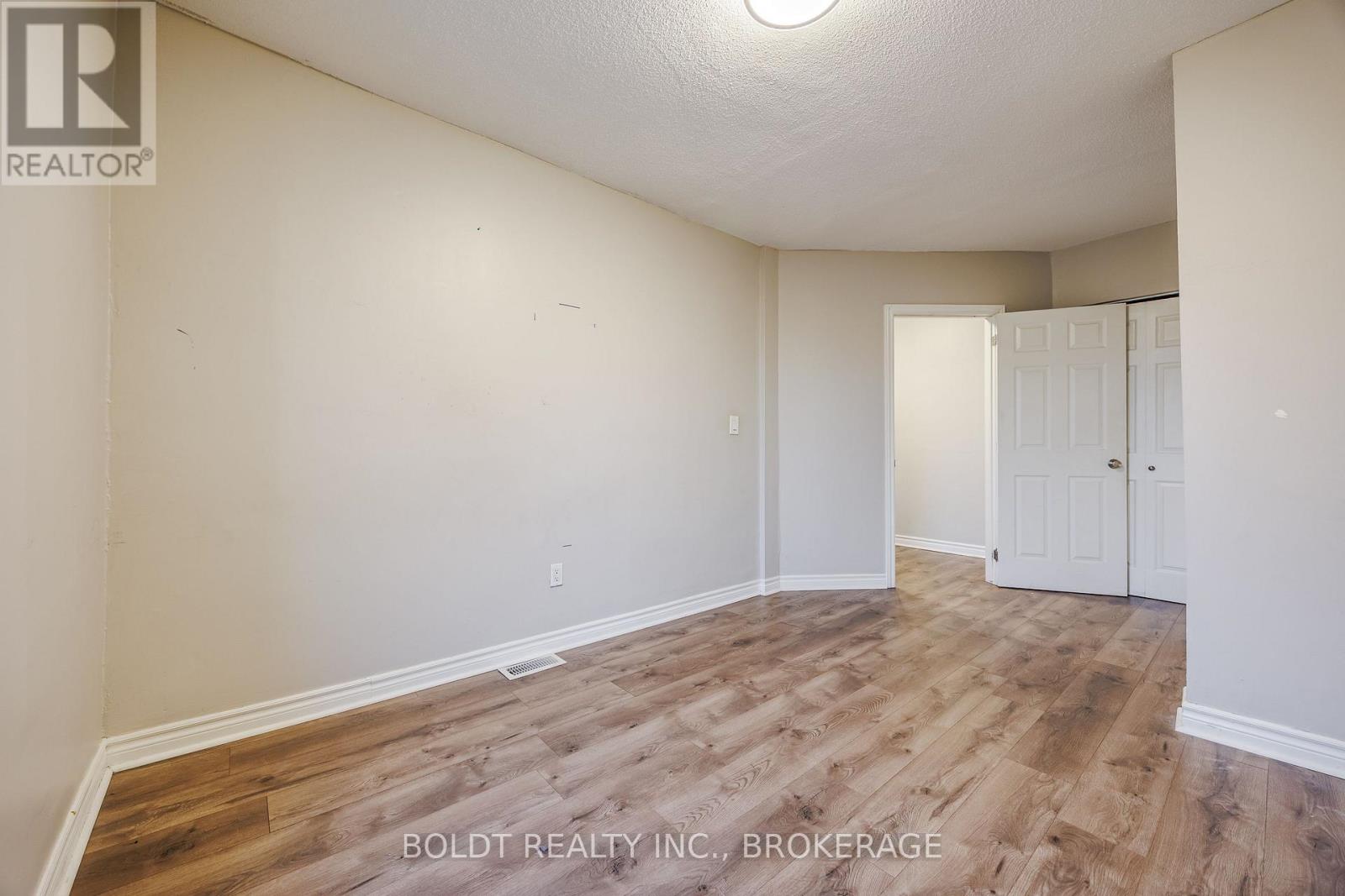 209 Rosslyn Avenue S, Hamilton, Ontario L8M 3J6 - Photo 14 - X12305865