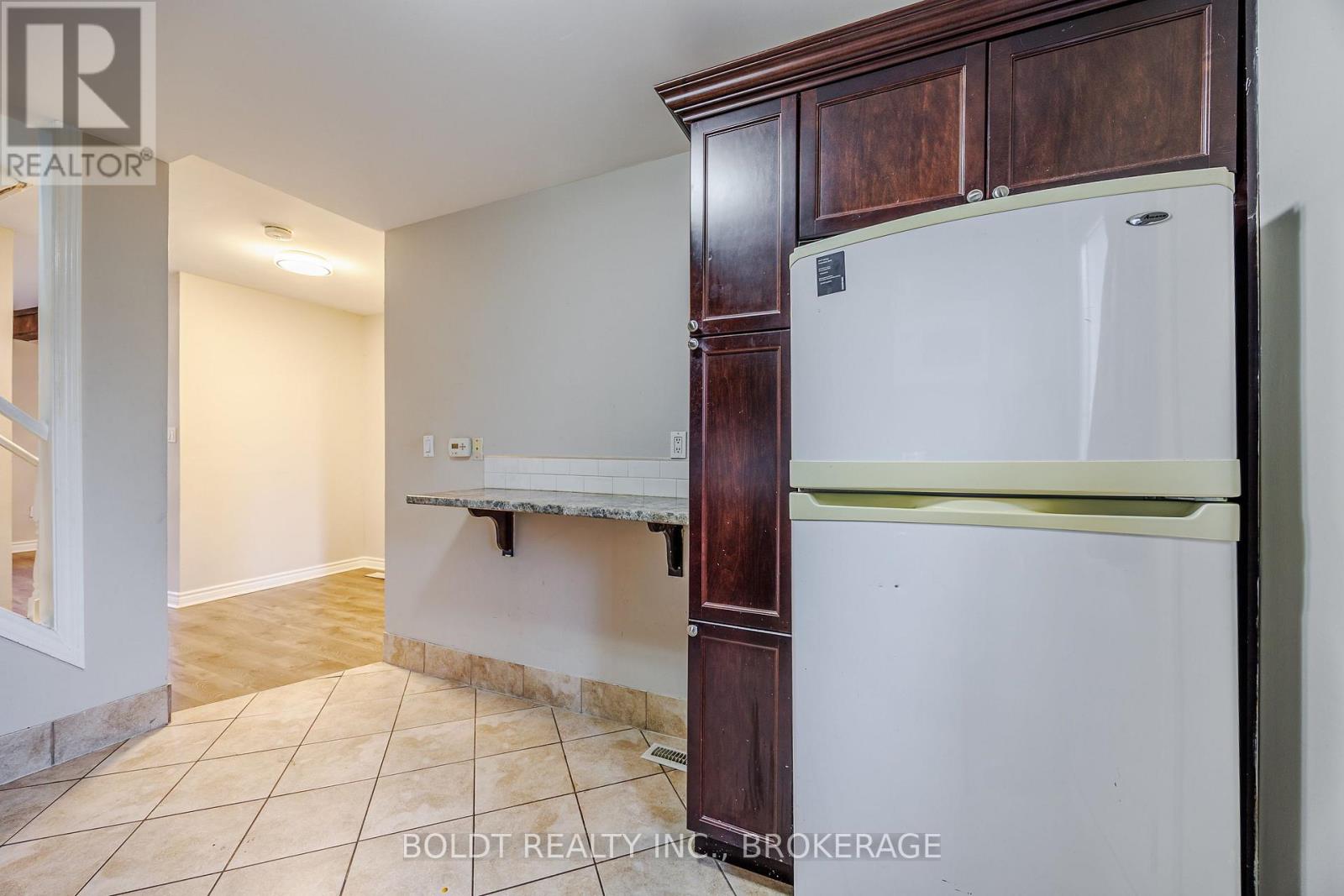 209 Rosslyn Avenue S, Hamilton, Ontario L8M 3J6 - Photo 9 - X12305865