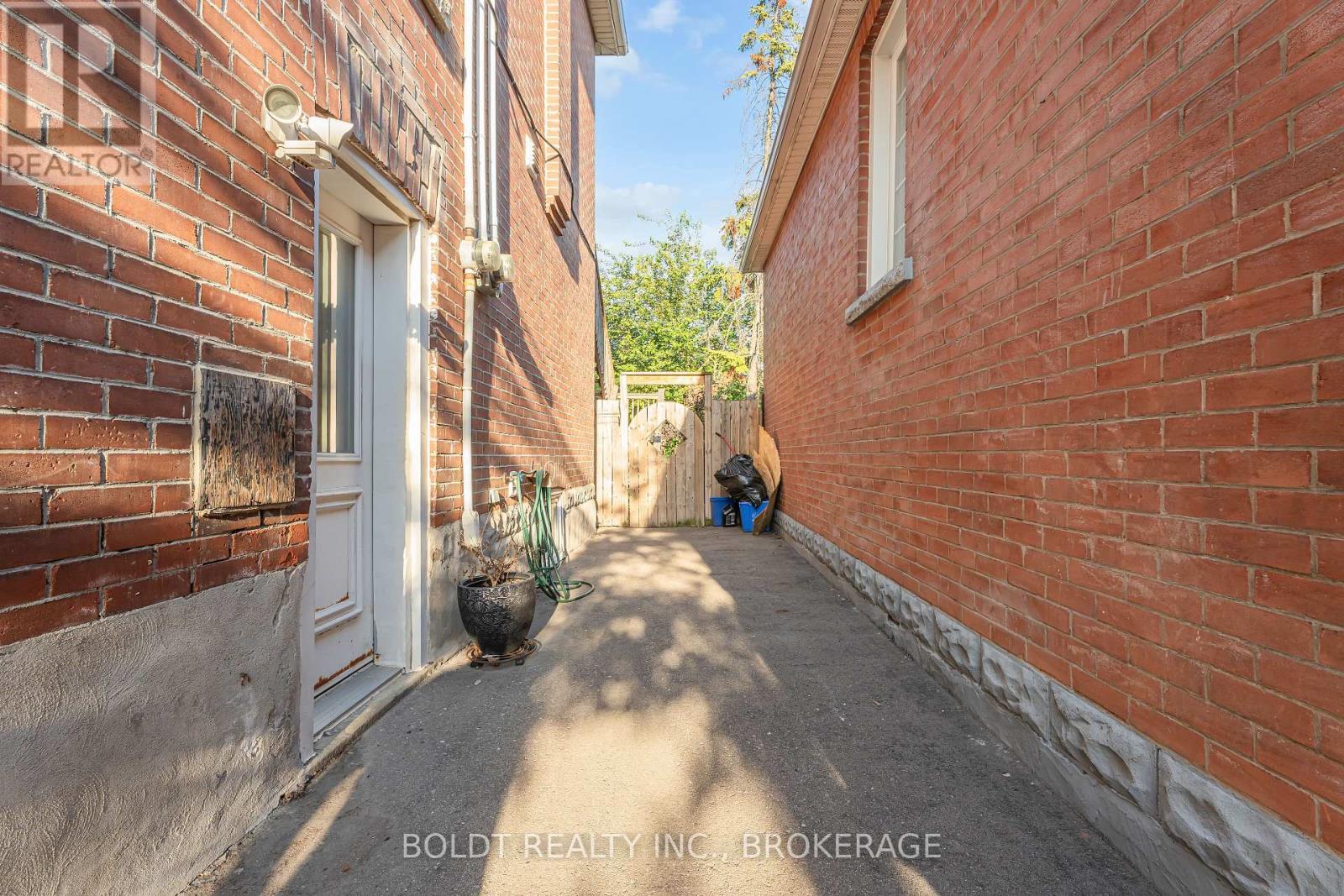 209 Rosslyn Avenue S, Hamilton, Ontario L8M 3J6 - Photo 6 - X12305865