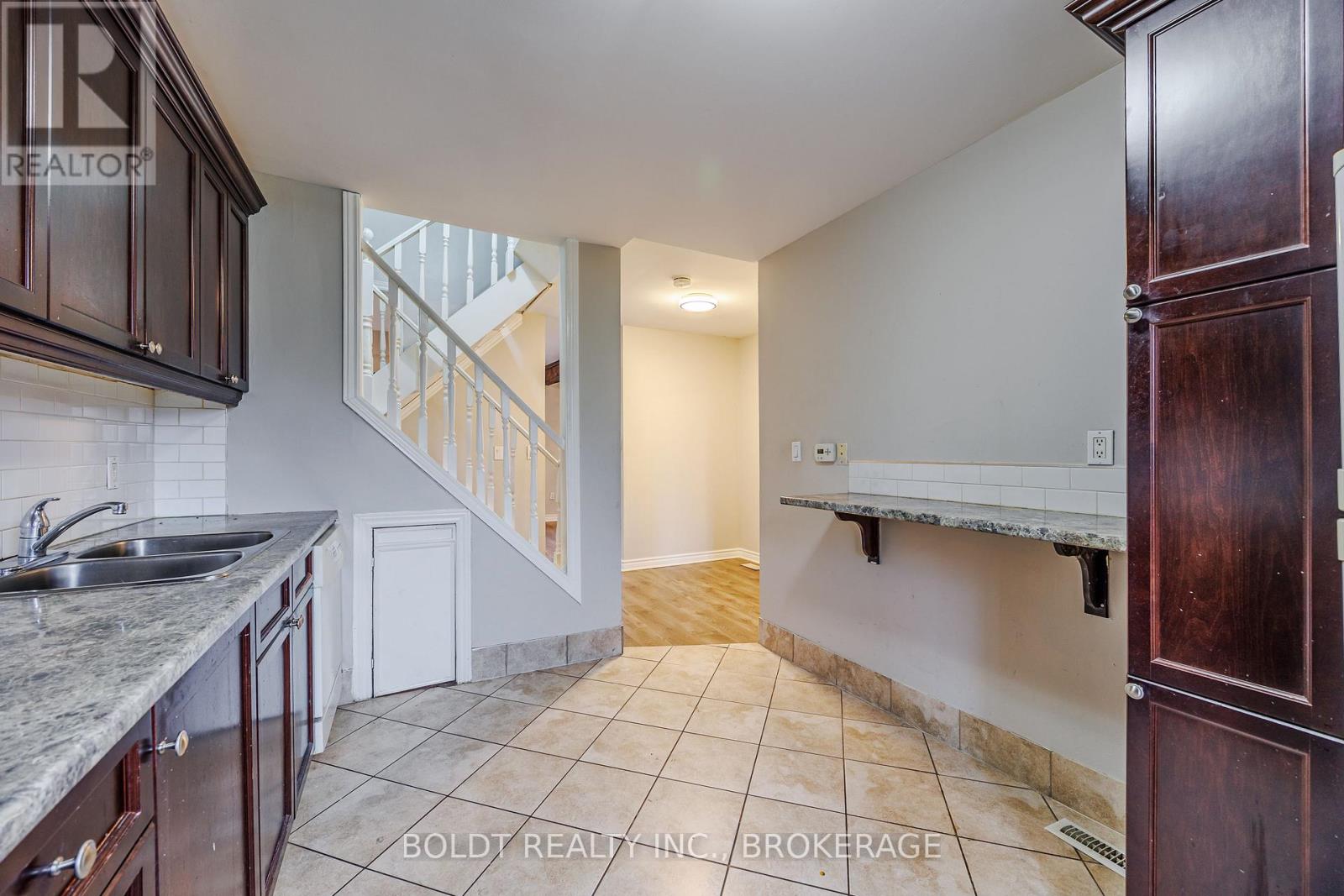 209 Rosslyn Avenue S, Hamilton, Ontario L8M 3J6 - Photo 8 - X12305865