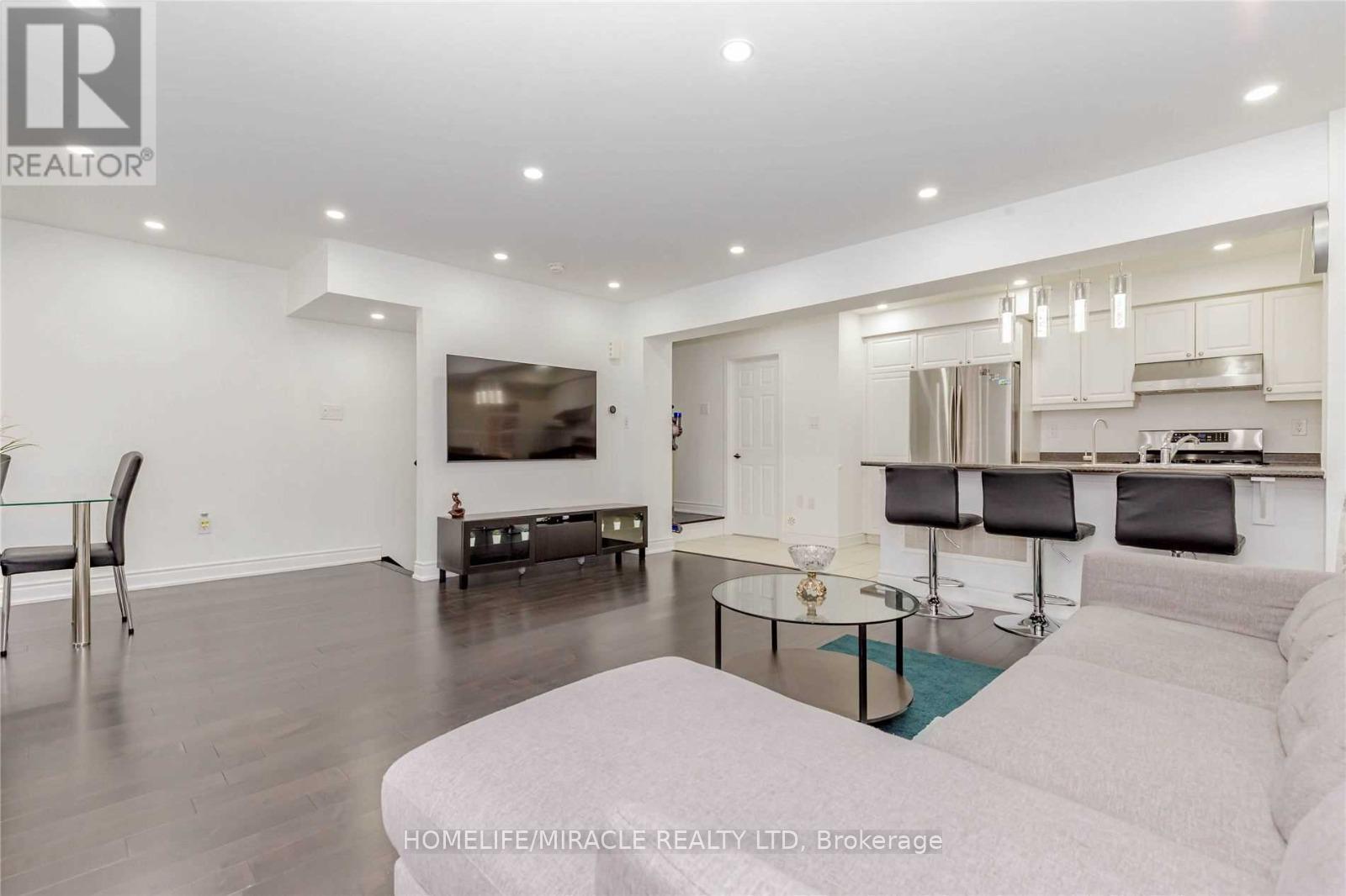 30 - 92 Baycliffe Crescent, Brampton, Ontario L7A 3Z3 - Photo 8 - W12549040