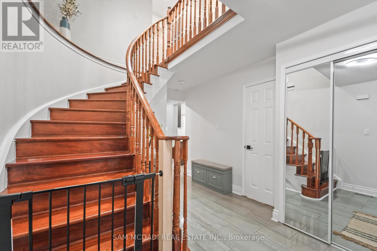 2988 Gulfstream Way, Mississauga, Ontario  L5N 6J8 - Photo 6 - W12549046