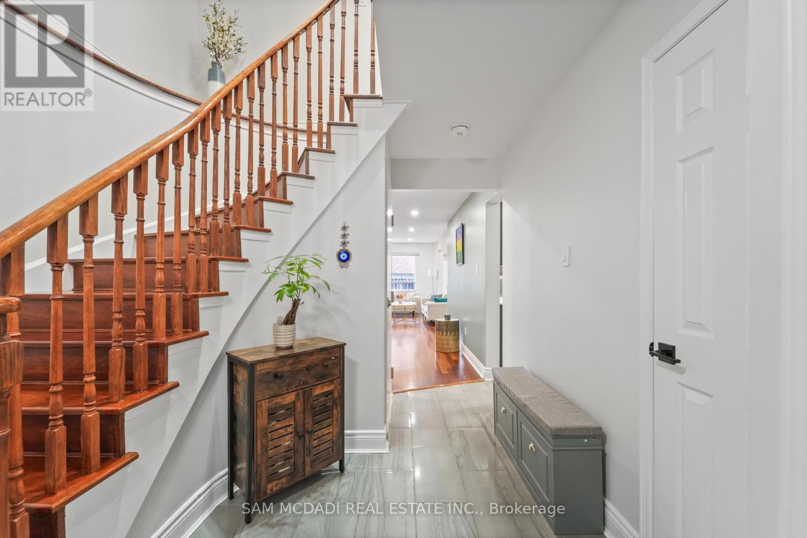 2988 Gulfstream Way, Mississauga, Ontario  L5N 6J8 - Photo 7 - W12549046