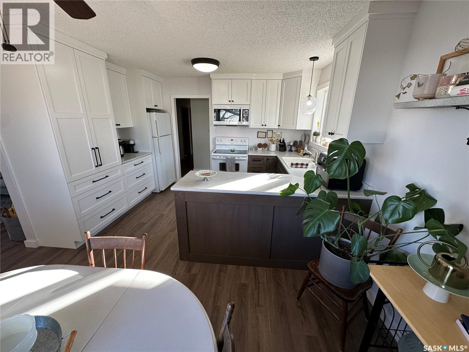 1019 8th Street, Rosthern, Saskatchewan  S0K 3R0 - Photo 10 - SK024011