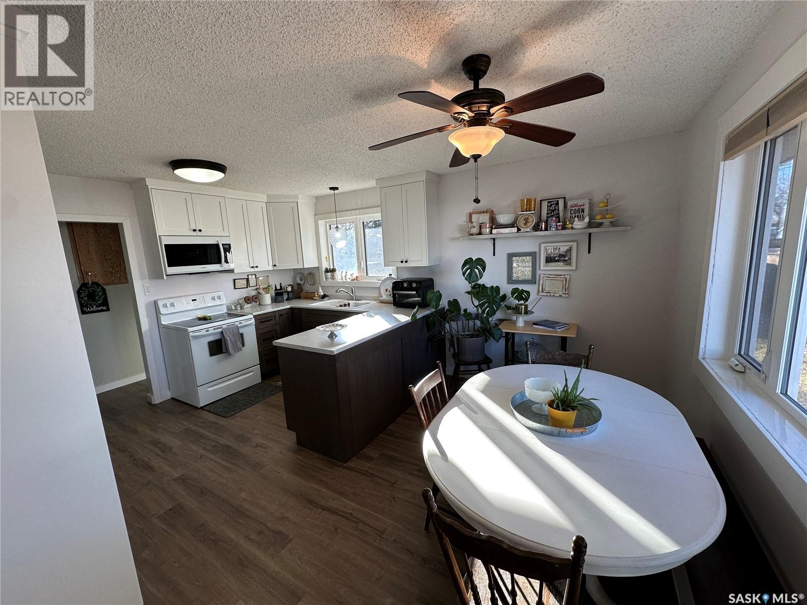 1019 8th Street, Rosthern, Saskatchewan  S0K 3R0 - Photo 8 - SK024011