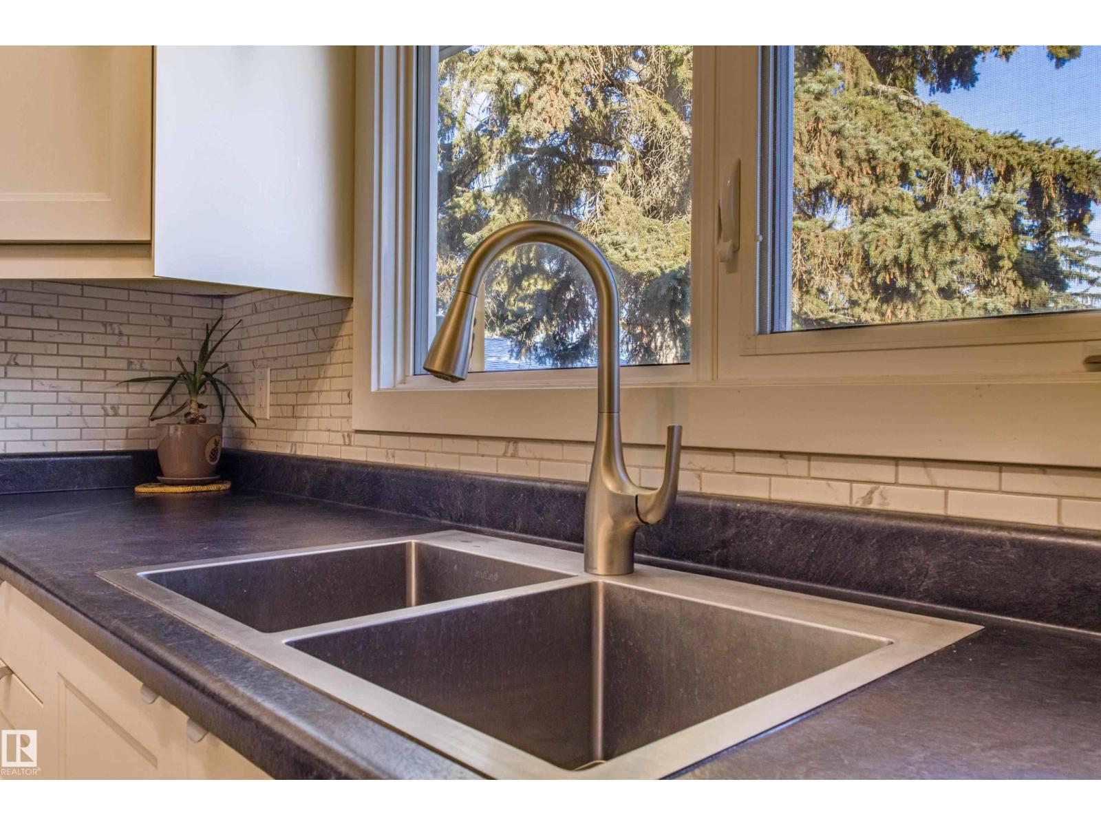 157 Brookwood Dr, Spruce Grove, Alberta  T7X 1C4 - Photo 17 - E4465894