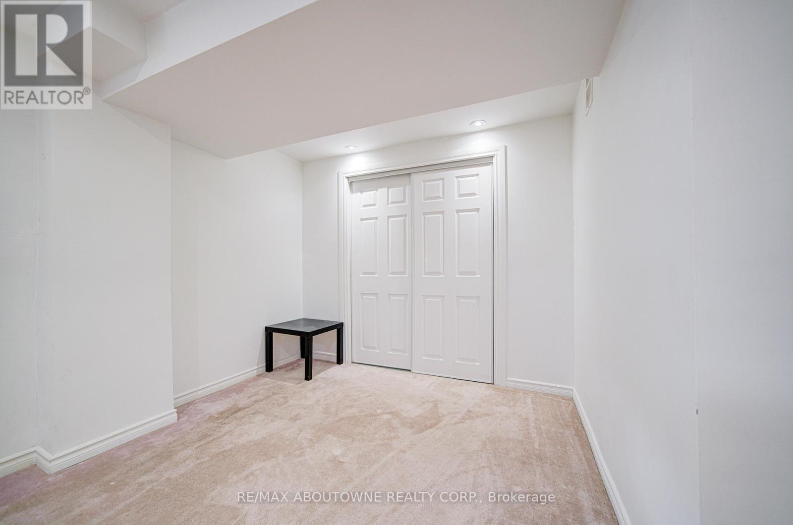 404 Kittridge Road, Oakville, Ontario  L6H 7K6 - Photo 41 - W12548892