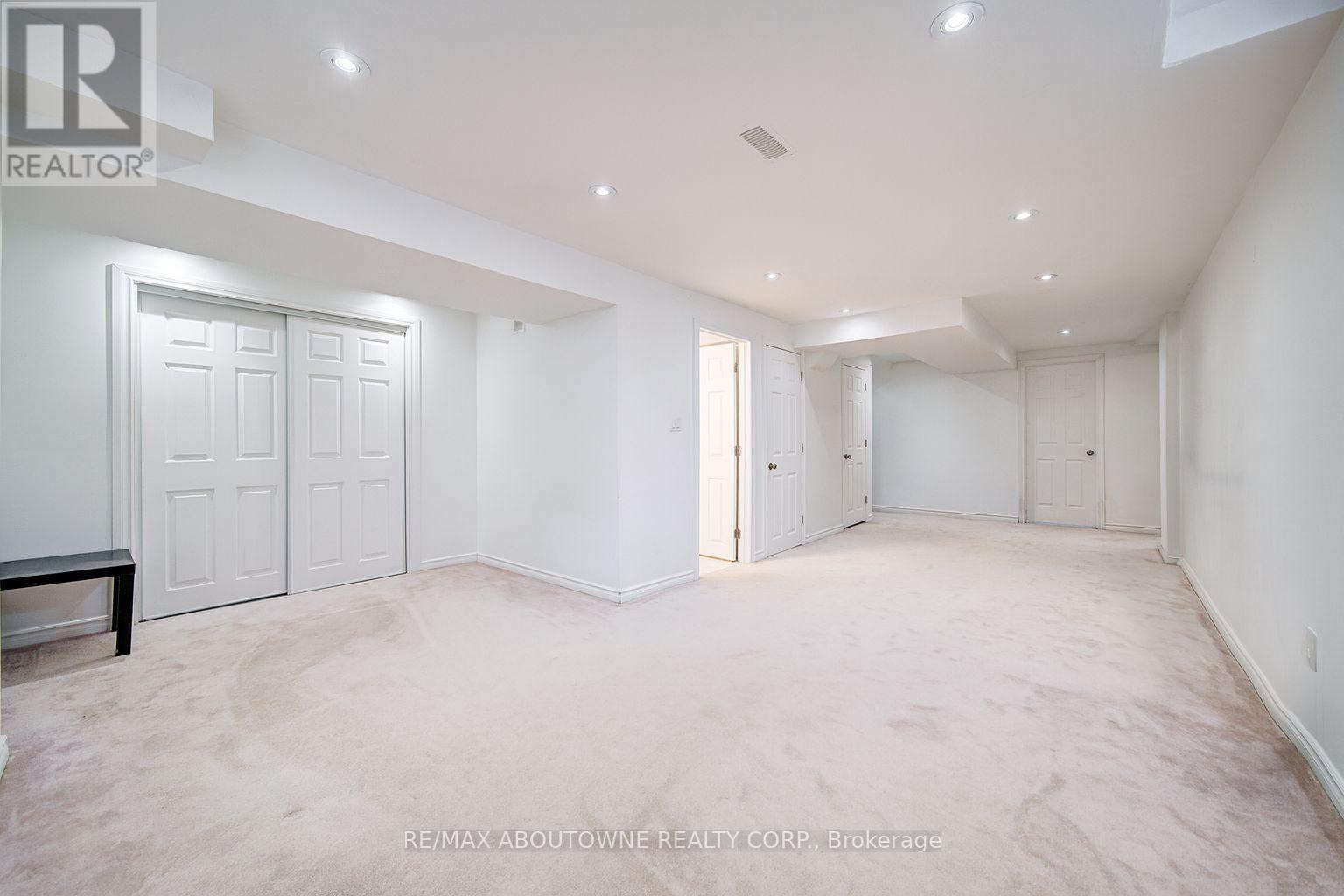 404 Kittridge Road, Oakville, Ontario  L6H 7K6 - Photo 39 - W12548892