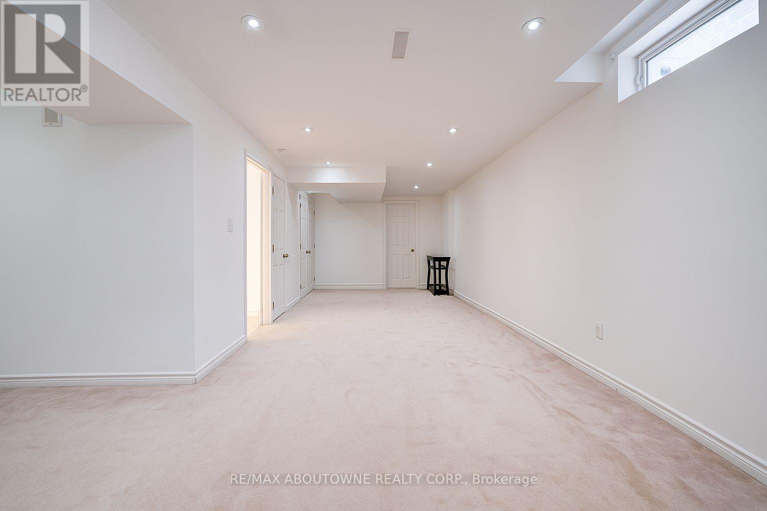 404 Kittridge Road, Oakville, Ontario  L6H 7K6 - Photo 40 - W12548892