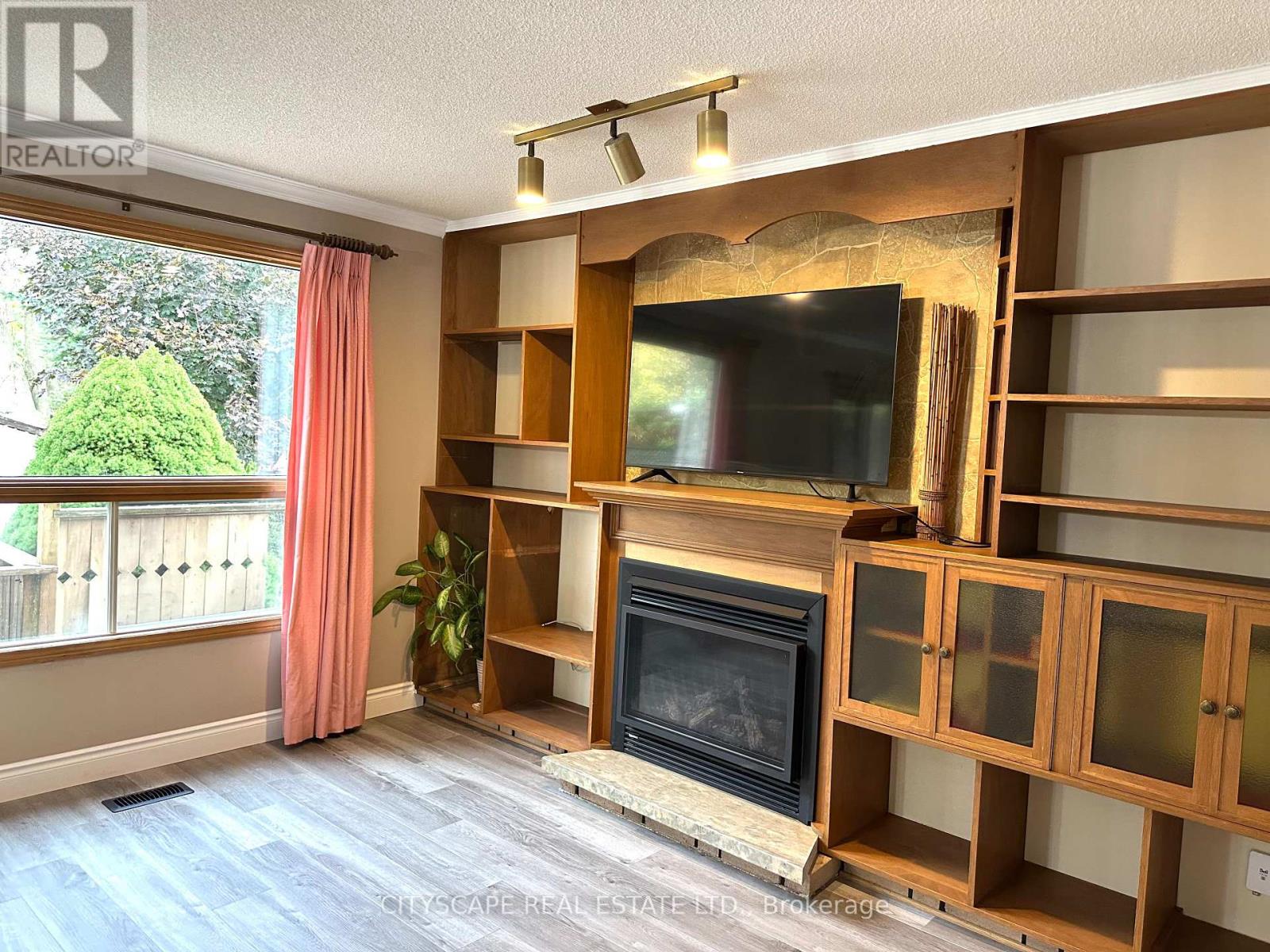 575 Springbank Avenue, Woodstock, Ontario  N4T 1H5 - Photo 2 - X12548936