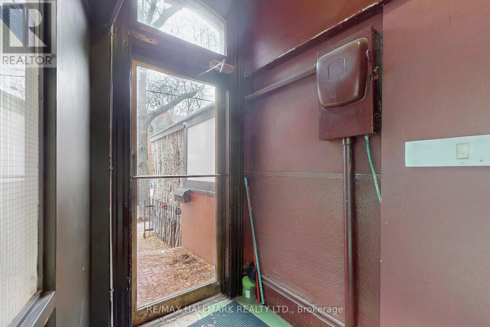 557 Parliament Street, Toronto, Ontario  M4X 1P7 - Photo 3 - C12549068