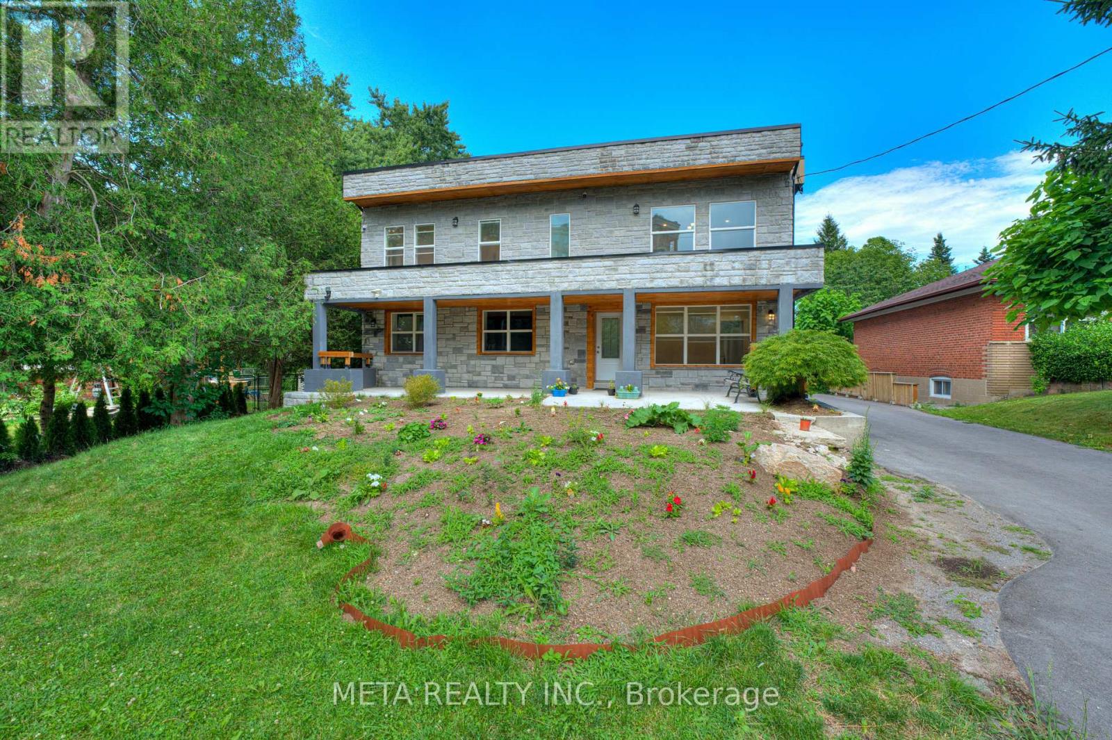 35 Duncombe Boulevard, Toronto, Ontario  M1M 3A4 - Photo 2 - E12549066