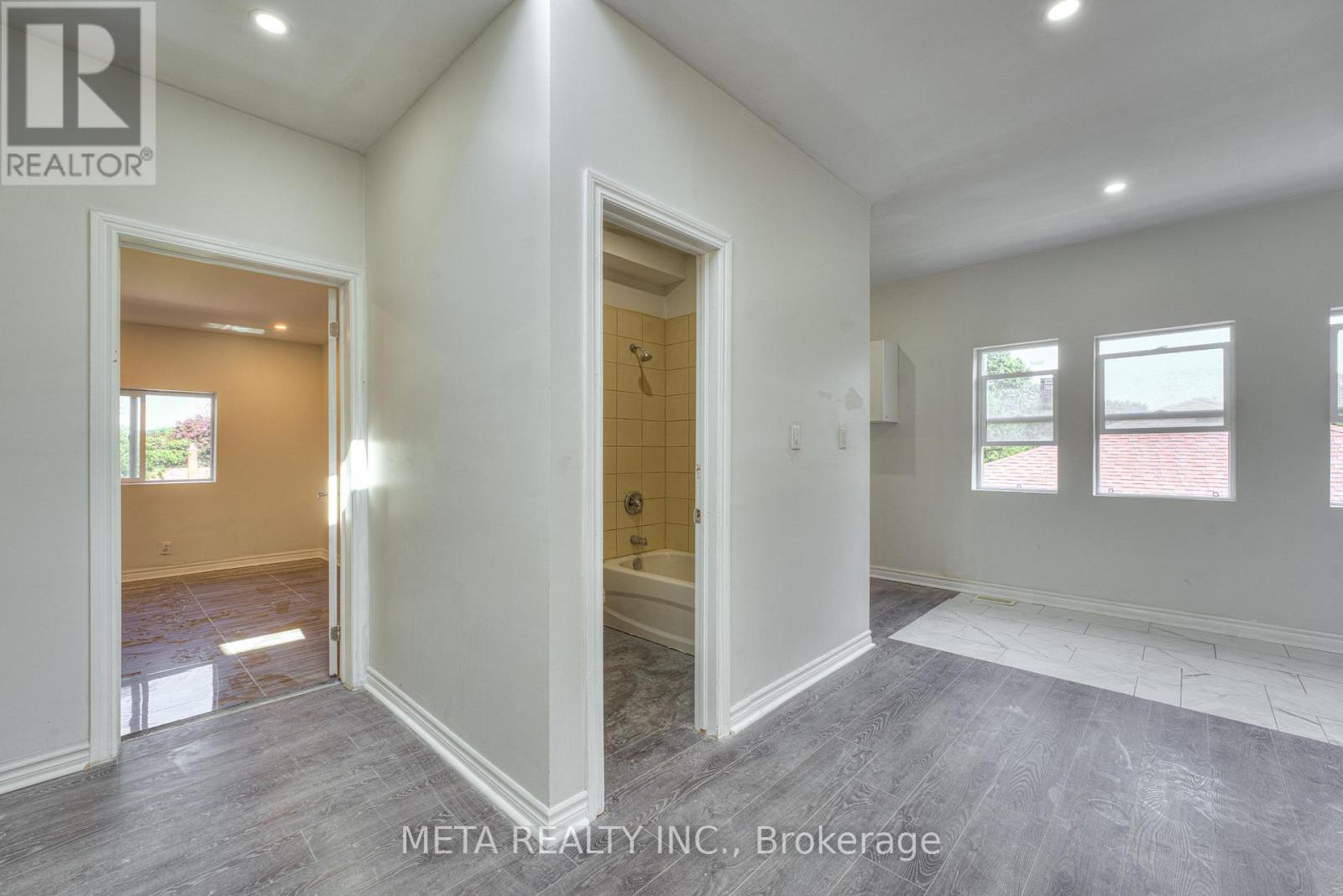 35 Duncombe Boulevard, Toronto, Ontario  M1M 3A4 - Photo 25 - E12549066