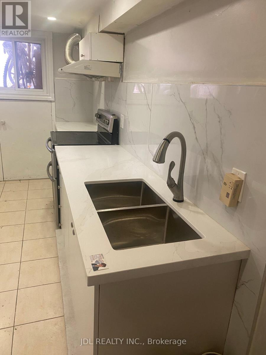 75 Mintwood Drive, Toronto, Ontario M2M 3A6 - Photo 13 - C12547810