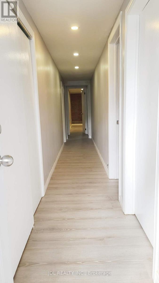 75 Mintwood Drive, Toronto, Ontario M2M 3A6 - Photo 2 - C12547810