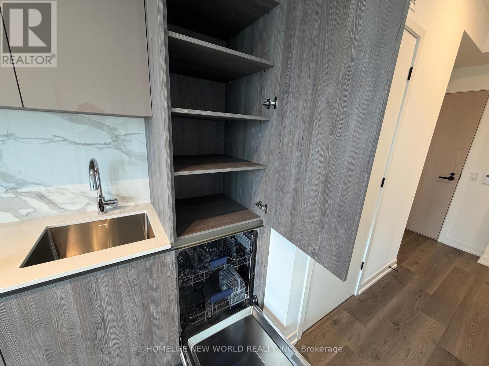 1506 - 8 Interchange Way, Vaughan, Ontario L4K 0R2 - Photo 17 - N12549070