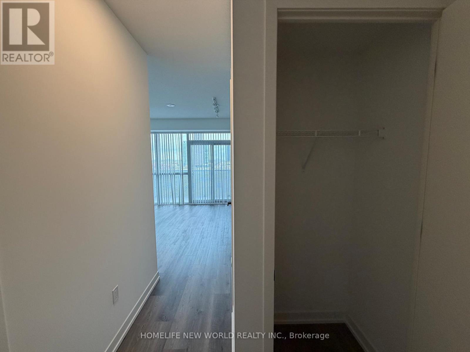 1506 - 8 Interchange Way, Vaughan, Ontario L4K 0R2 - Photo 2 - N12549070