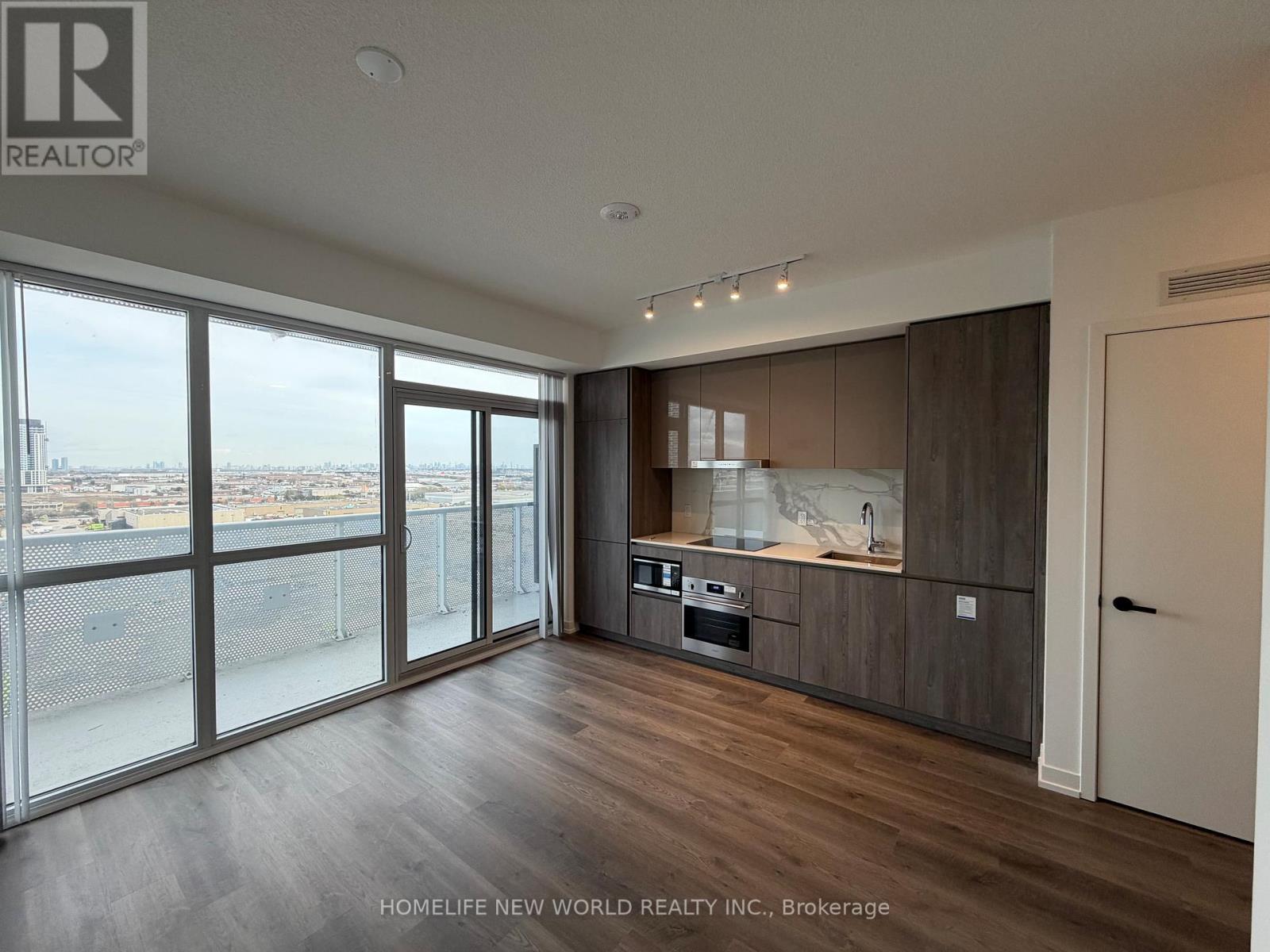 1506 - 8 Interchange Way, Vaughan, Ontario L4K 0R2 - Photo 5 - N12549070