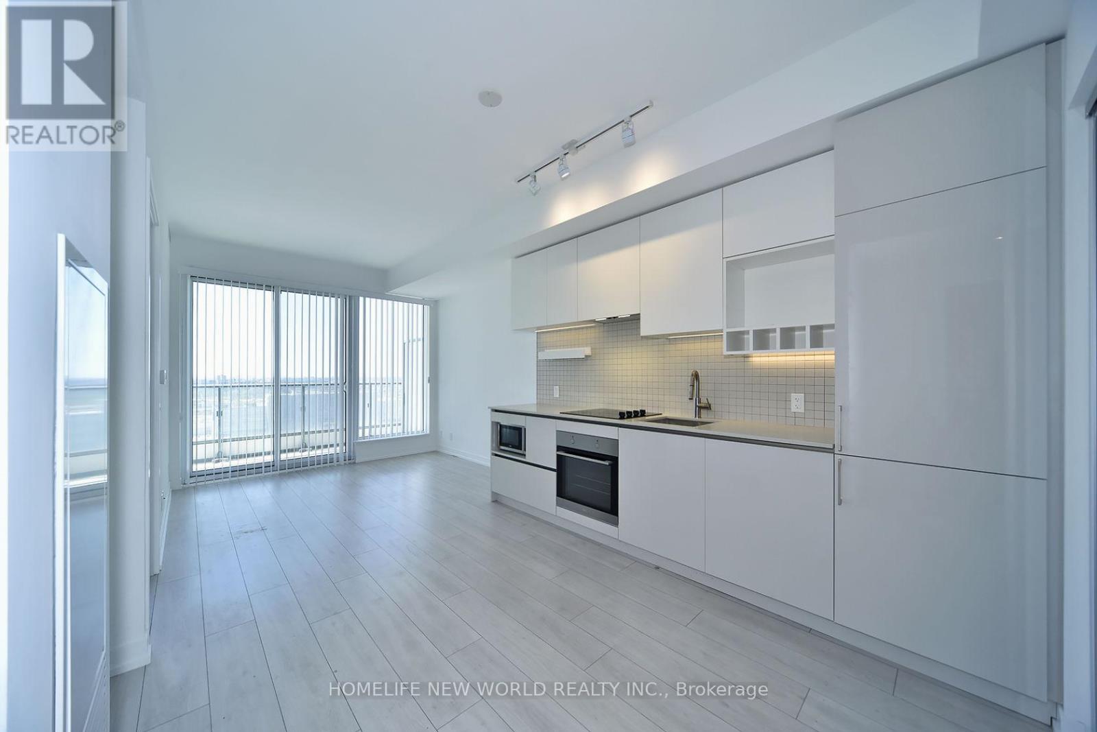 3006 - 5 Buttermill Avenue, Vaughan, Ontario L4K 0J5 - Photo 12 - N12549080