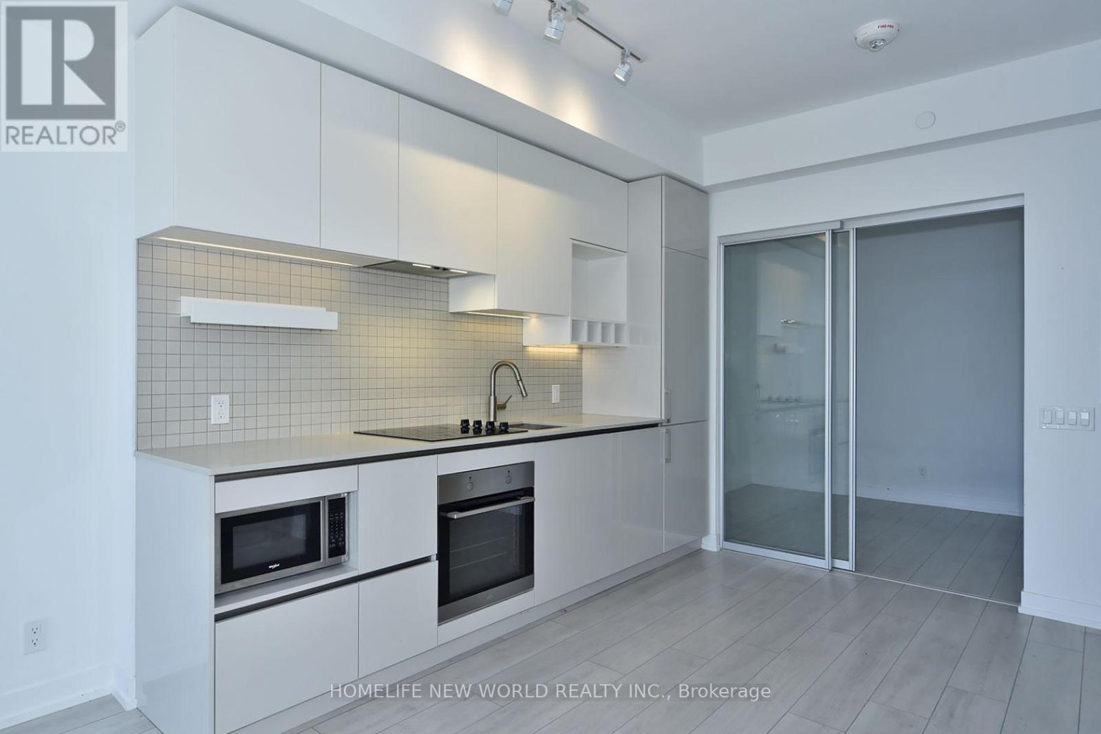 3006 - 5 Buttermill Avenue, Vaughan, Ontario L4K 0J5 - Photo 17 - N12549080