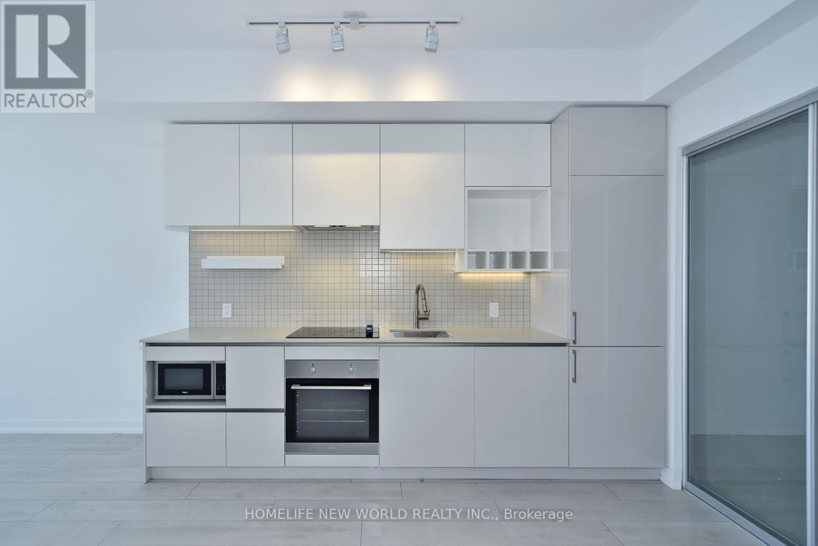 3006 - 5 Buttermill Avenue, Vaughan, Ontario L4K 0J5 - Photo 18 - N12549080