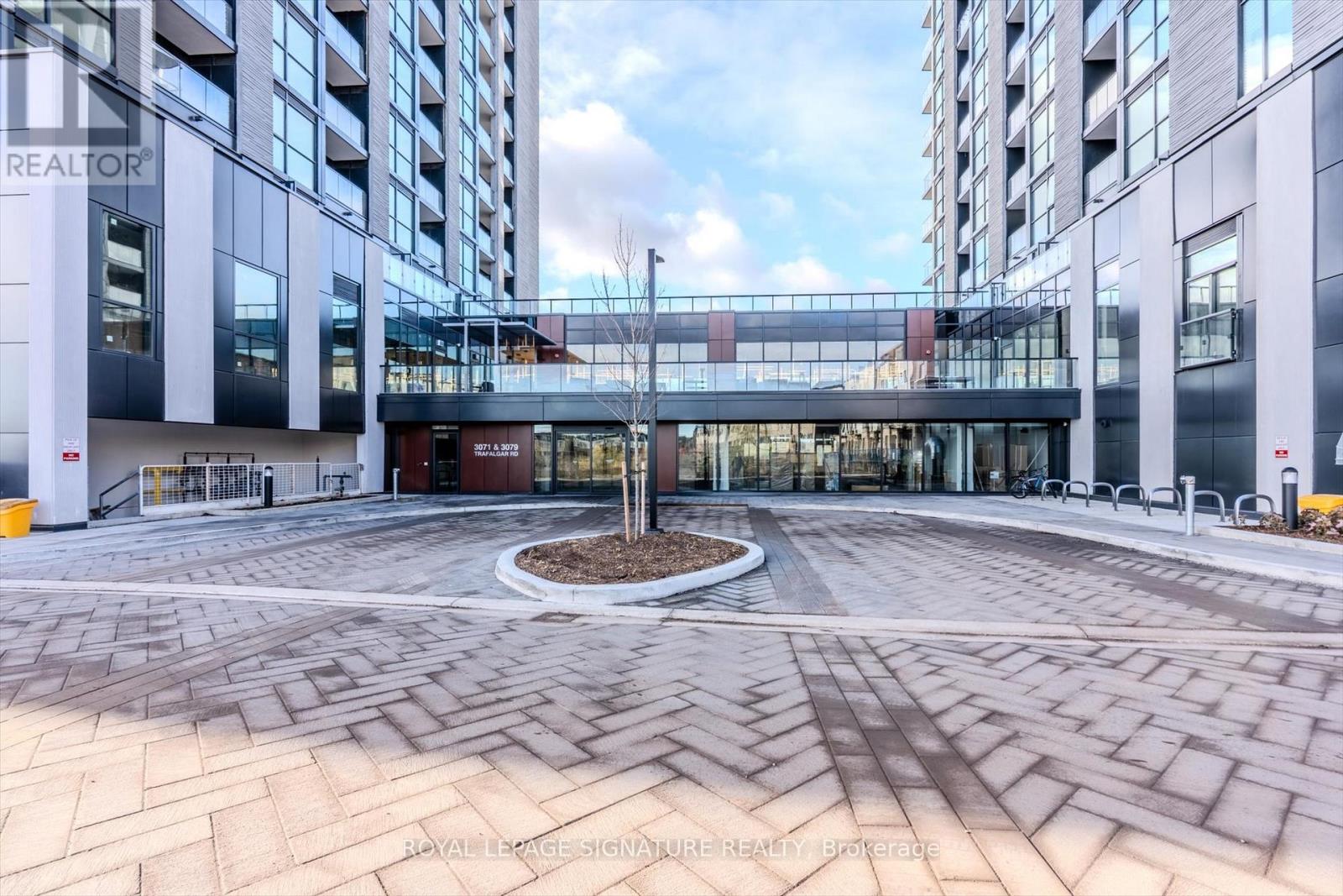 B510 - 3071 Trafalgar Road, Oakville, Ontario L6H 8C6 - Photo 4 - W12549058