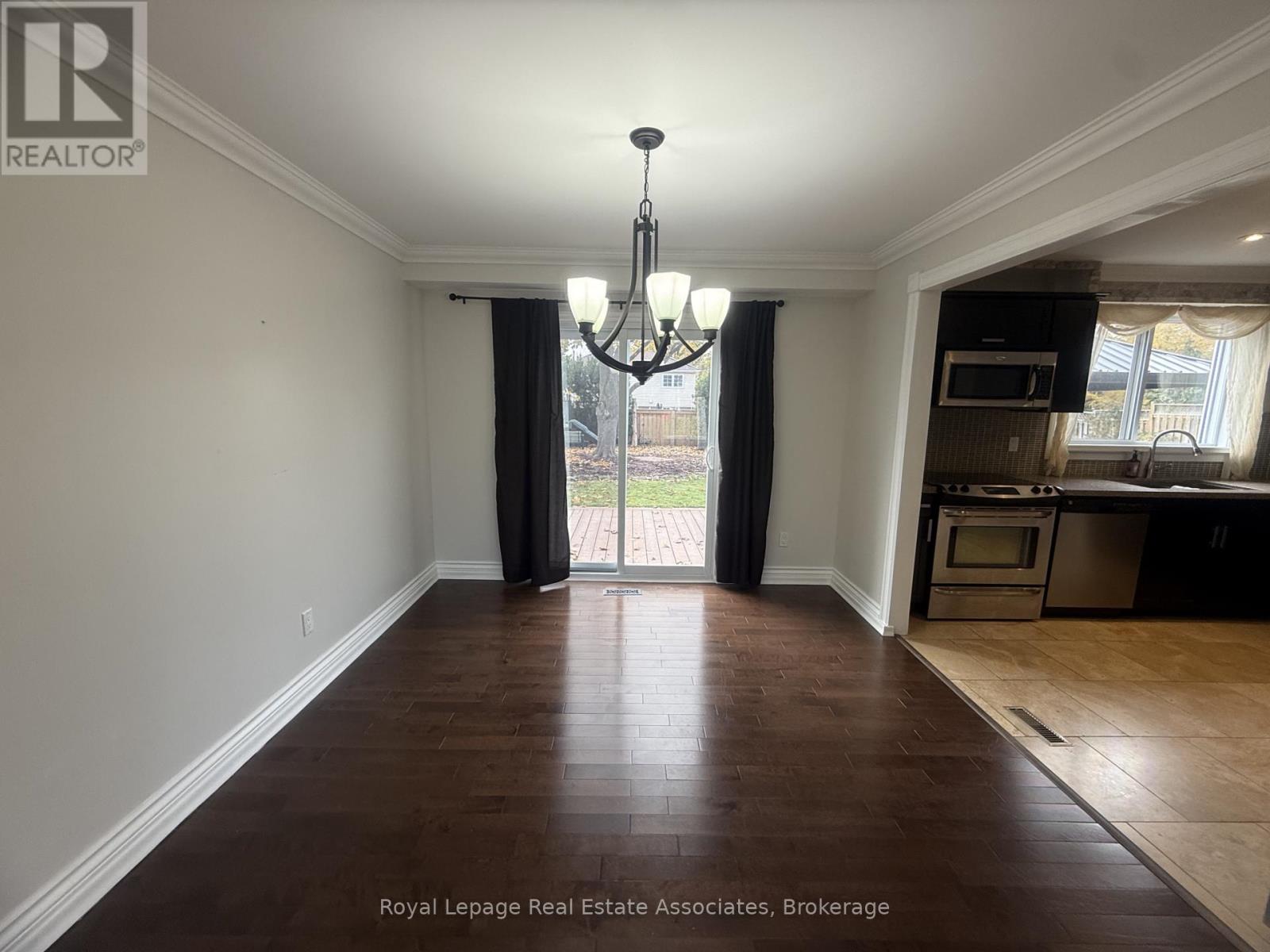 18 Fagan Drive, Halton Hills, Ontario L7G 4P3 - Photo 3 - W12549074