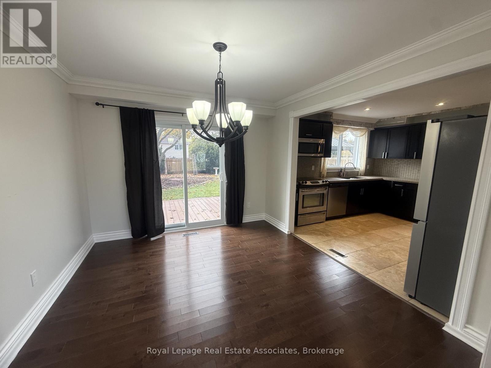 18 Fagan Drive, Halton Hills, Ontario L7G 4P3 - Photo 4 - W12549074