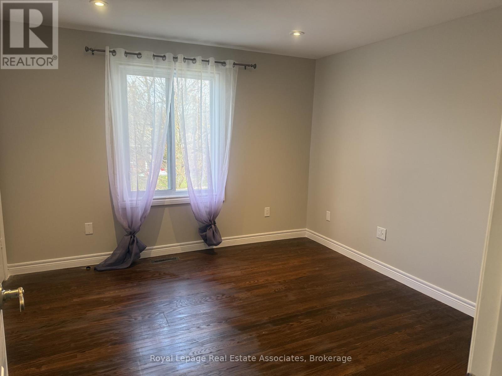 18 Fagan Drive, Halton Hills, Ontario L7G 4P3 - Photo 6 - W12549074