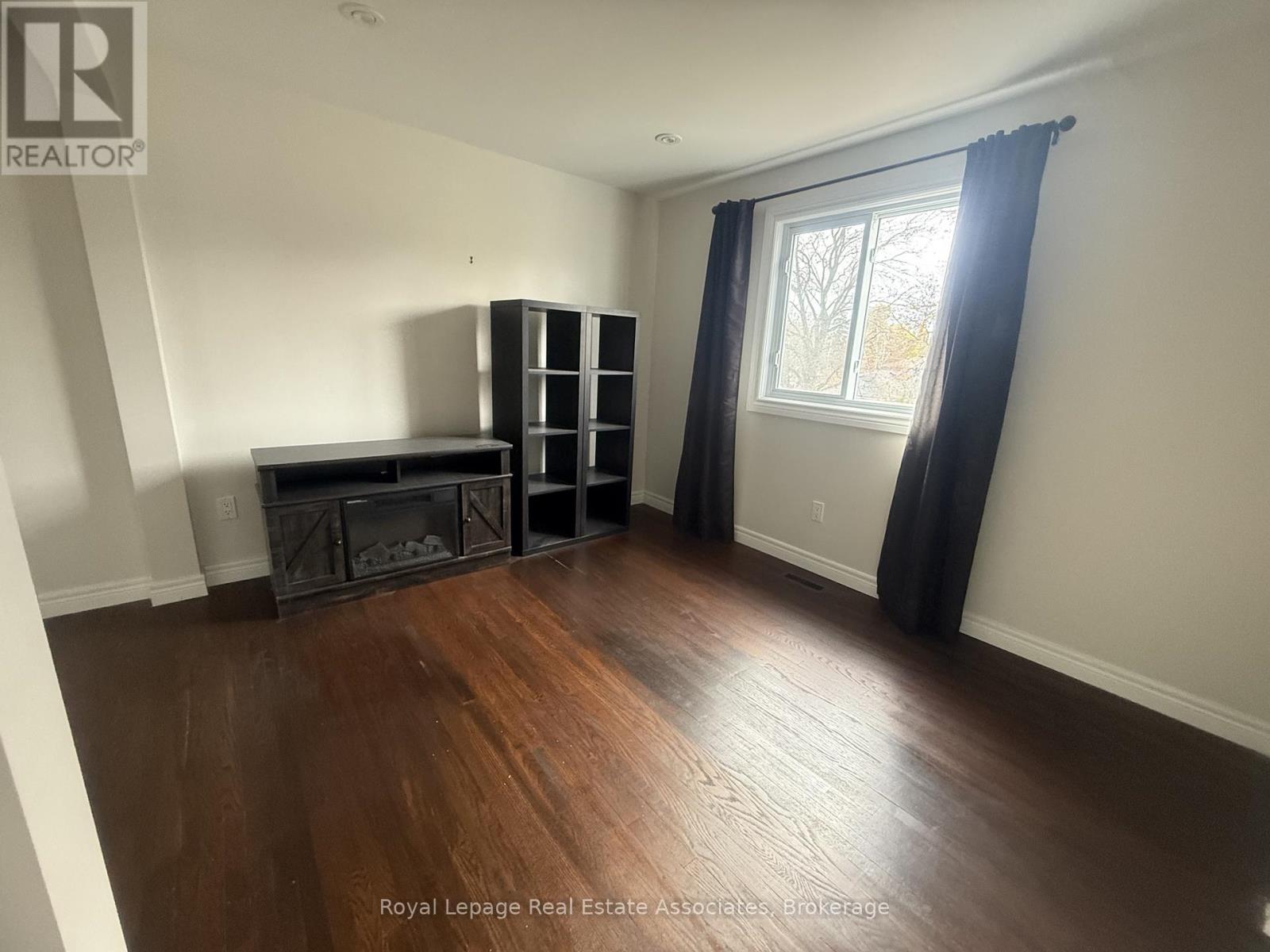 18 Fagan Drive, Halton Hills, Ontario L7G 4P3 - Photo 8 - W12549074