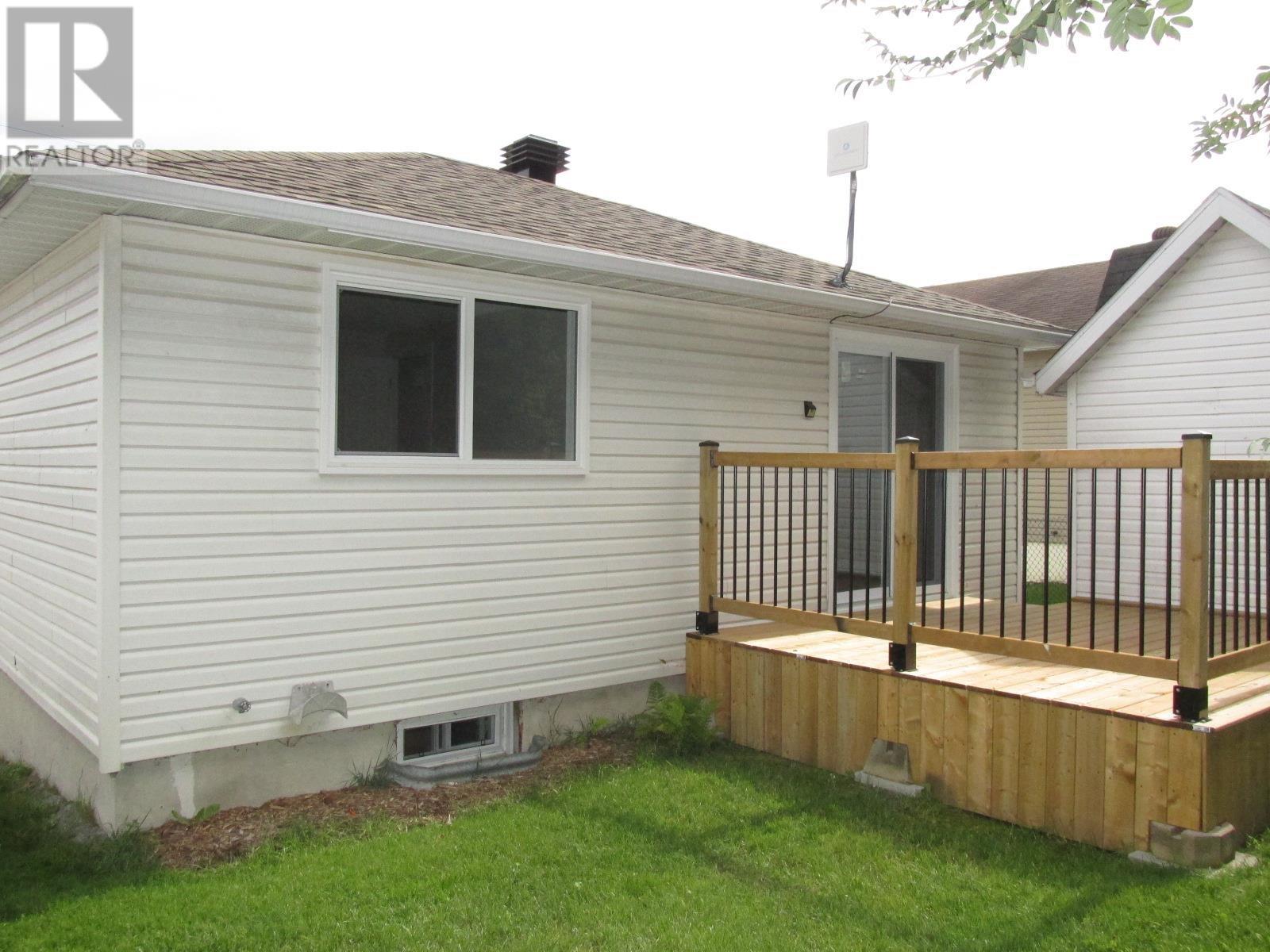 36 Hergott Ave, Elliot Lake, Ontario P5A 3A8 - Photo 3 - SM252622