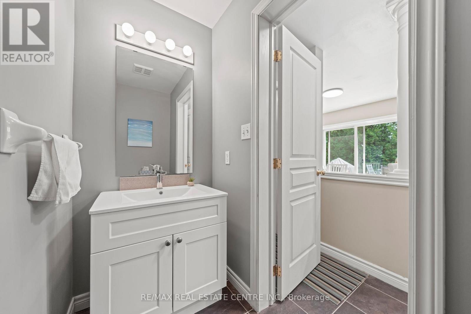 4 Irongate Drive, Brant, Ontario N3L 4G4 - Photo 13 - X12549064