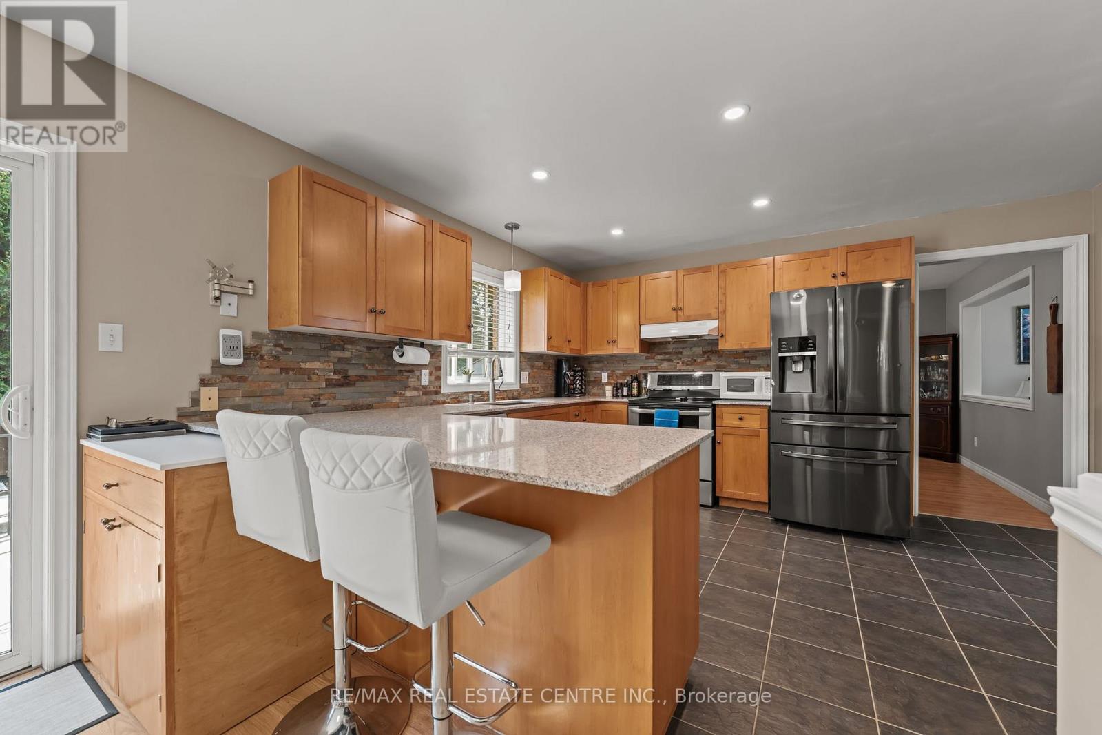 4 Irongate Drive, Brant, Ontario N3L 4G4 - Photo 8 - X12549064